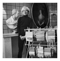 Andy Warhol und seine Korsetts in der Fourth Factory, New York, 1986