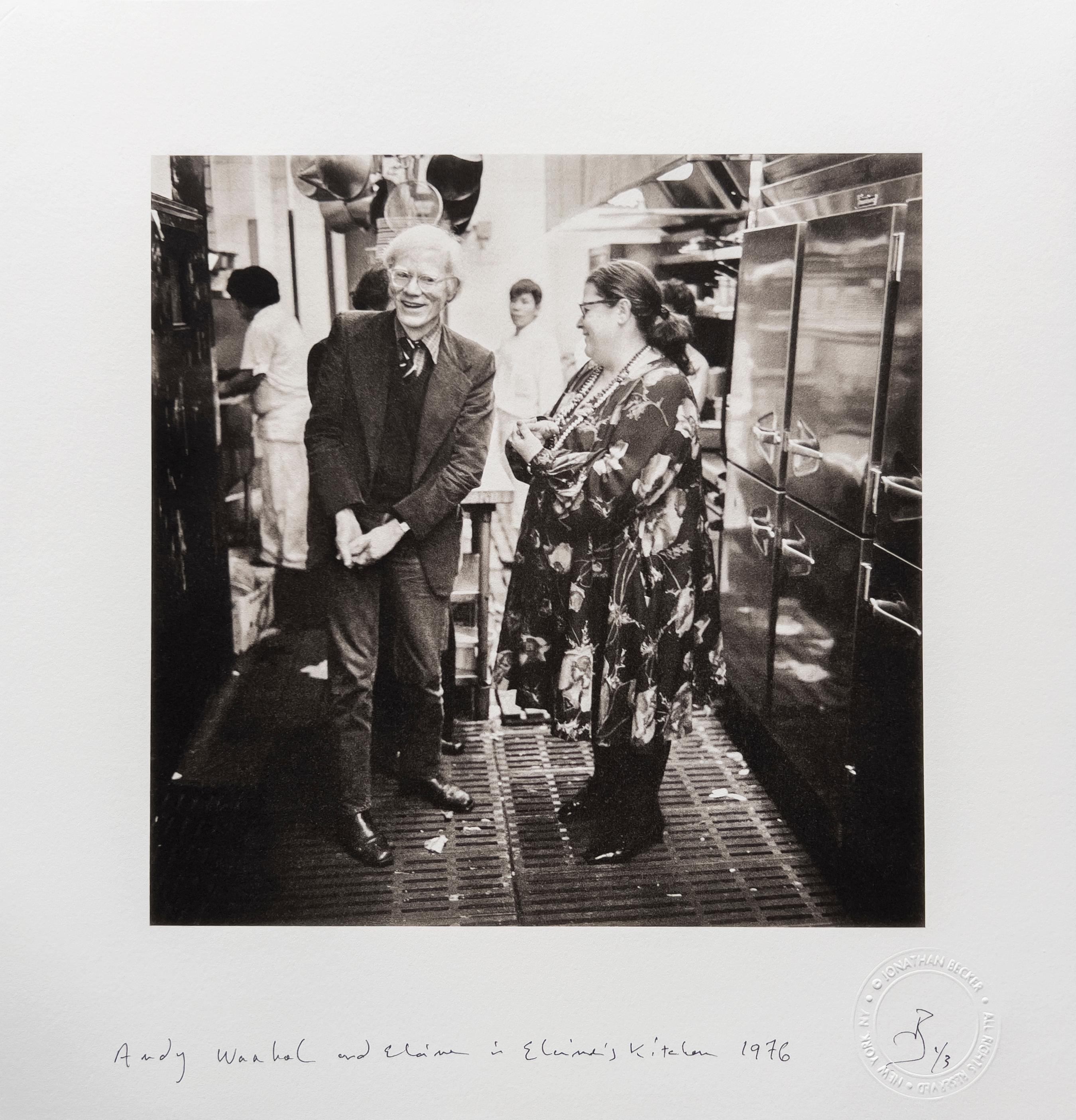 Portrait Photograph Jonathan Becker - Elaine's Kitchen - Andy Warhol et Elaine,  New York, 1976