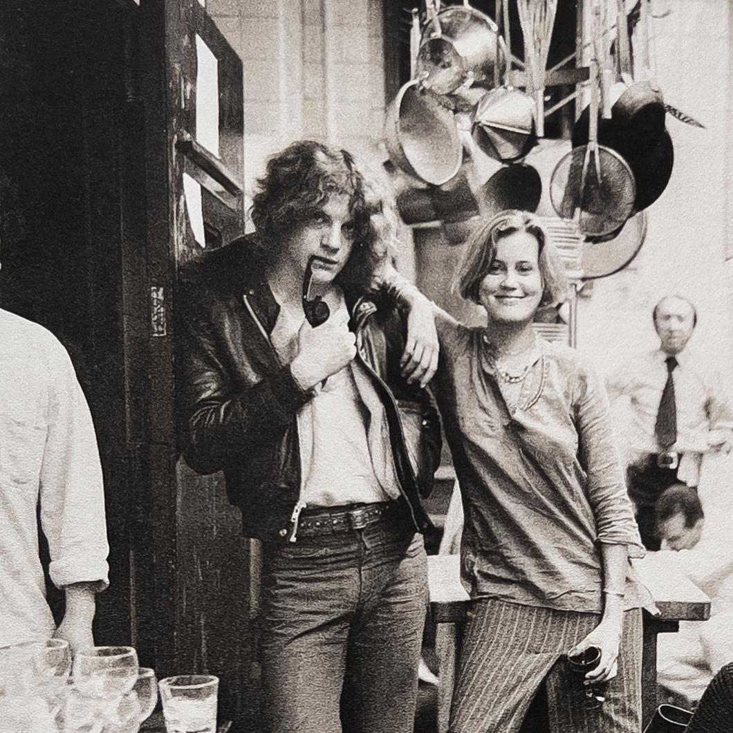 Elaine's Kithchen - J.P. Getty III, Linda Hutton, Averil Meyer e Fred Hughes - Photograph Contemporaneo di Jonathan Becker