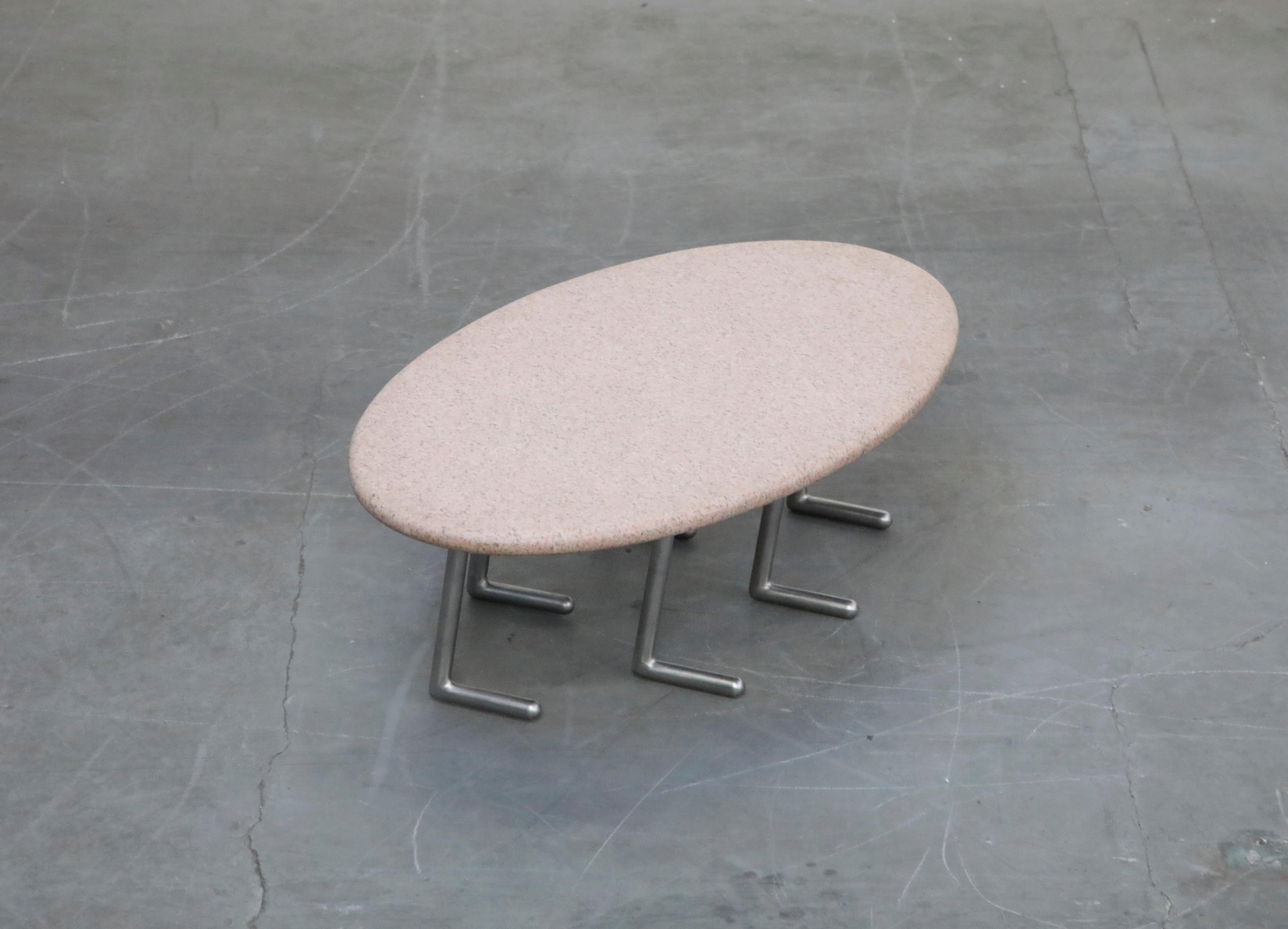 Table basse postmoderne en granit Jonathan Bonner:: circa 1980:: Signé Excellent état - En vente à Los Angeles, CA