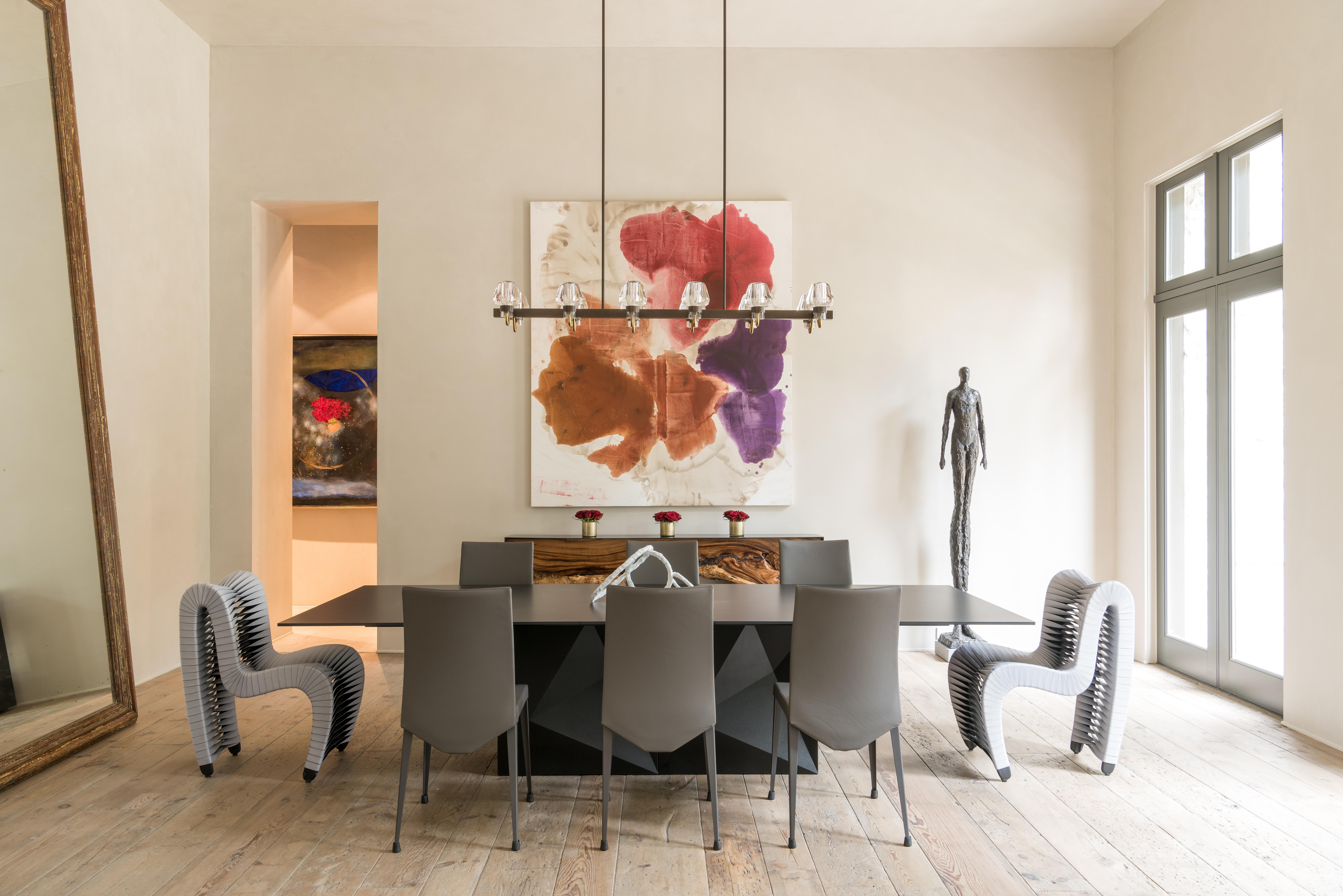 Jonathan Browning Montalembert twelve-light linear chandelier a beautiful modern classic, twelve-light chandelier made from solid brass in an oil-rubber bronze finish. This fixture was previously installed in a designer showhouse. It is in excellent