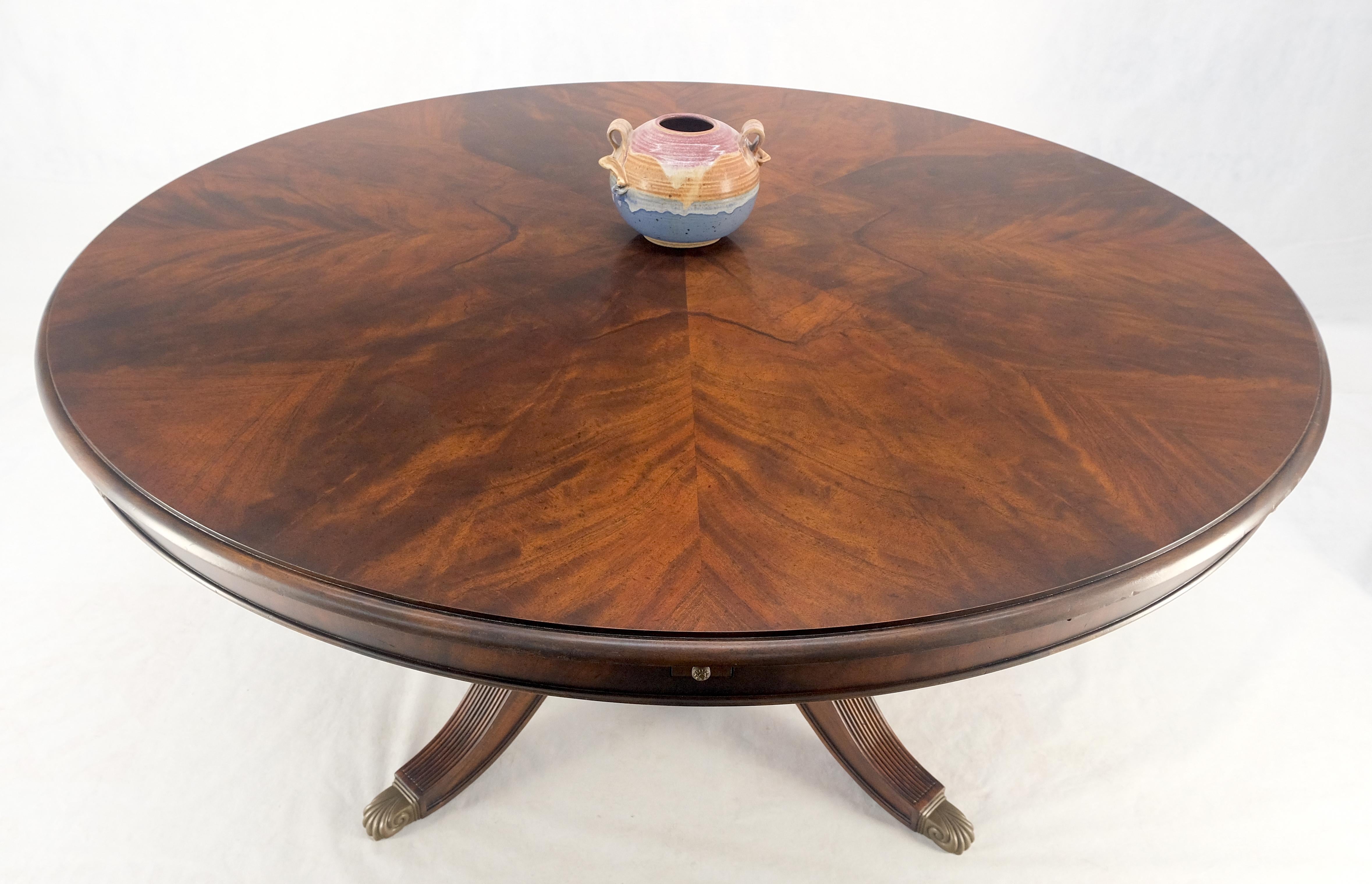 Jonathan Charles 66/92' Diamet Round 8 board Extendable Dining Table Single Base en vente 7