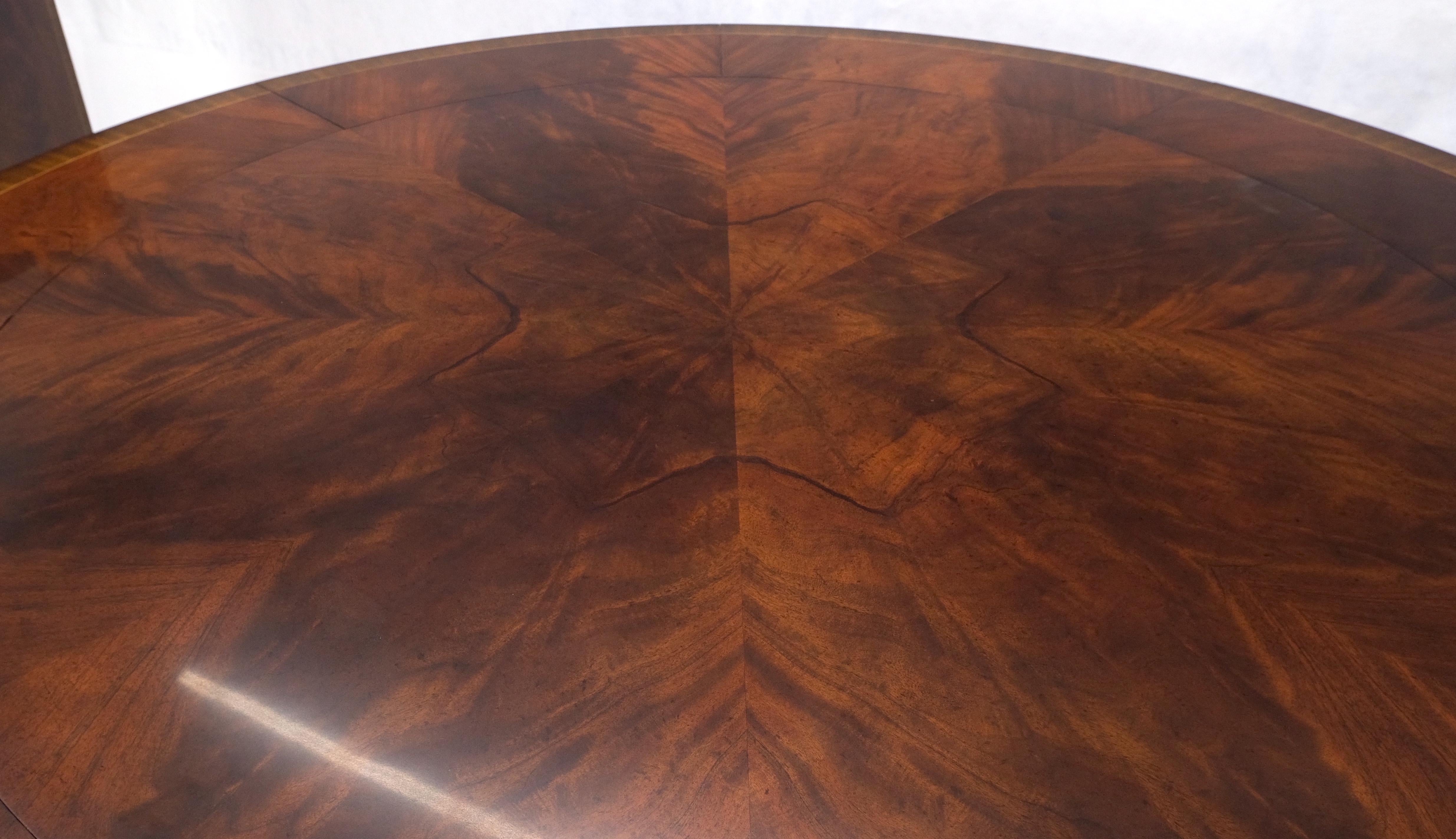 Jonathan Charles 66/92' Diamet Round 8 board Extendable Dining Table Single Base en vente 10