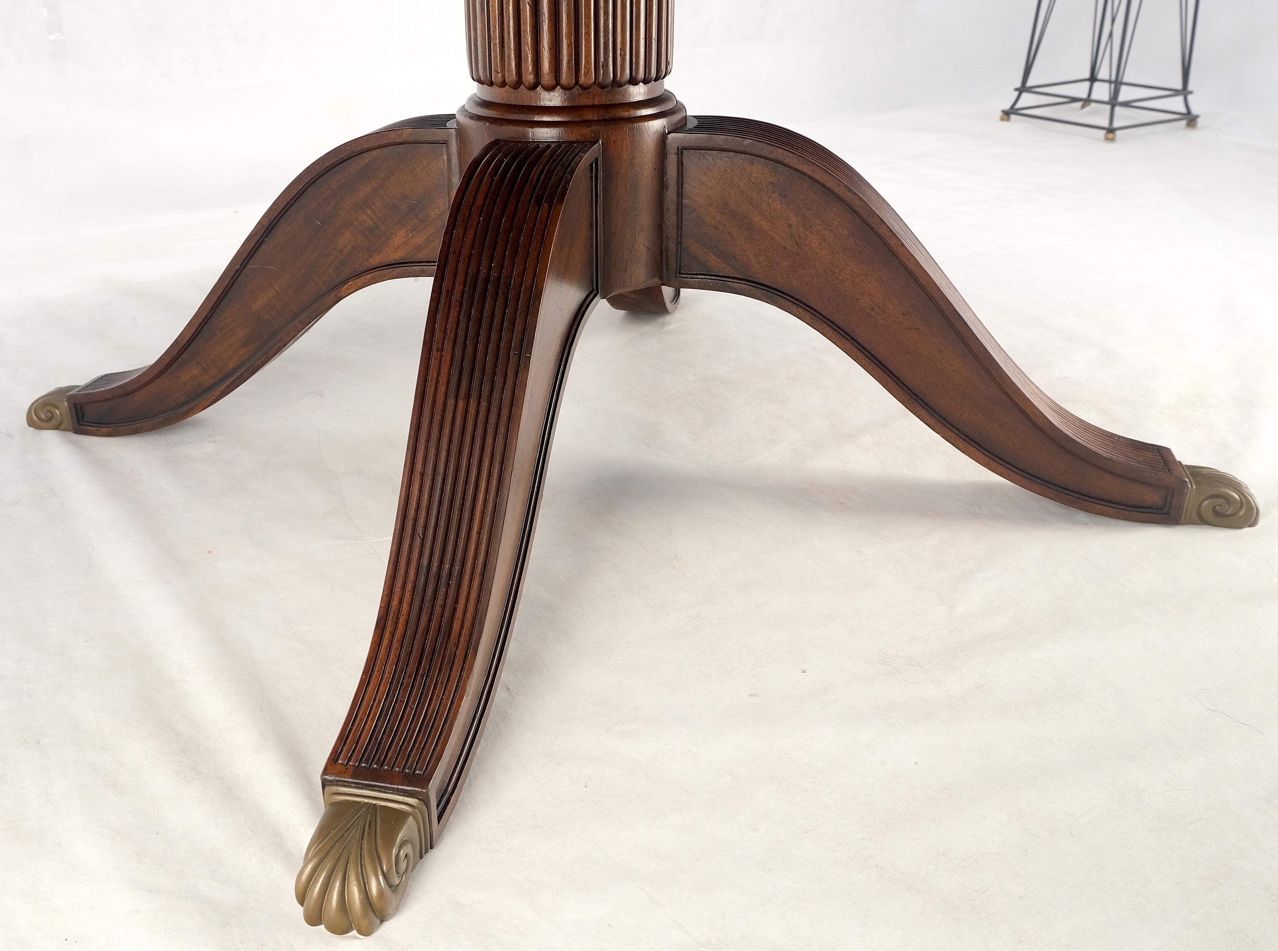 Acajou Jonathan Charles 66/92' Diamet Round 8 board Extendable Dining Table Single Base en vente