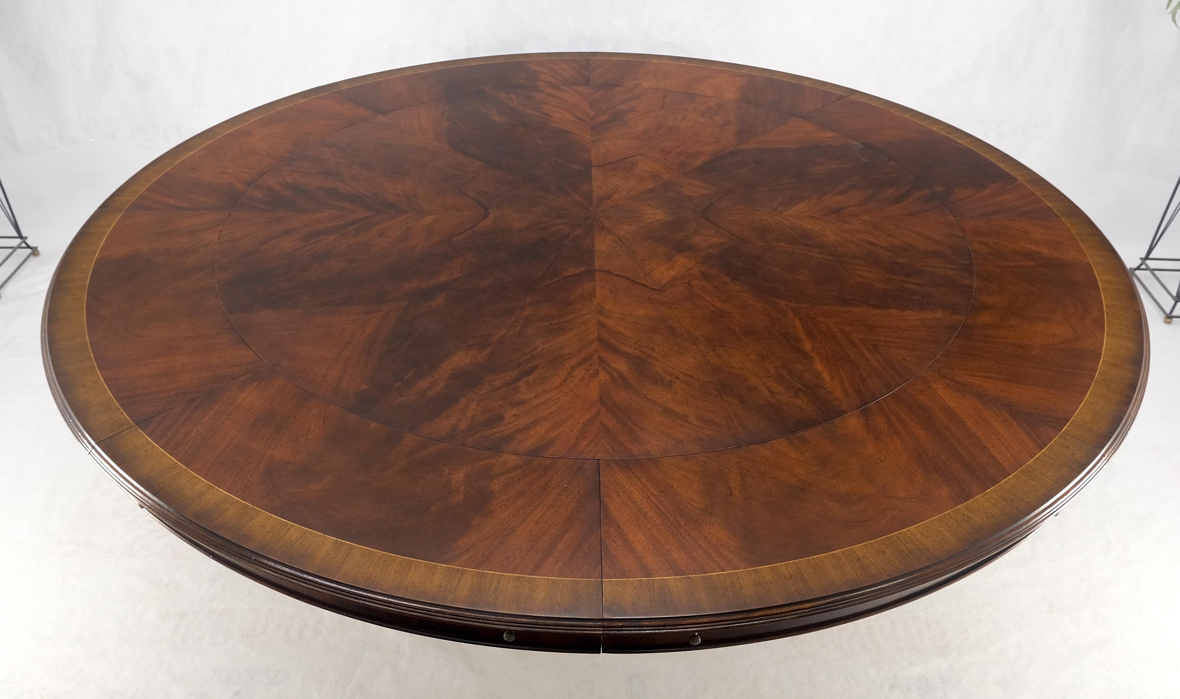 Jonathan Charles 66/92' Diamet Round 8 board Extendable Dining Table Single Base en vente 2