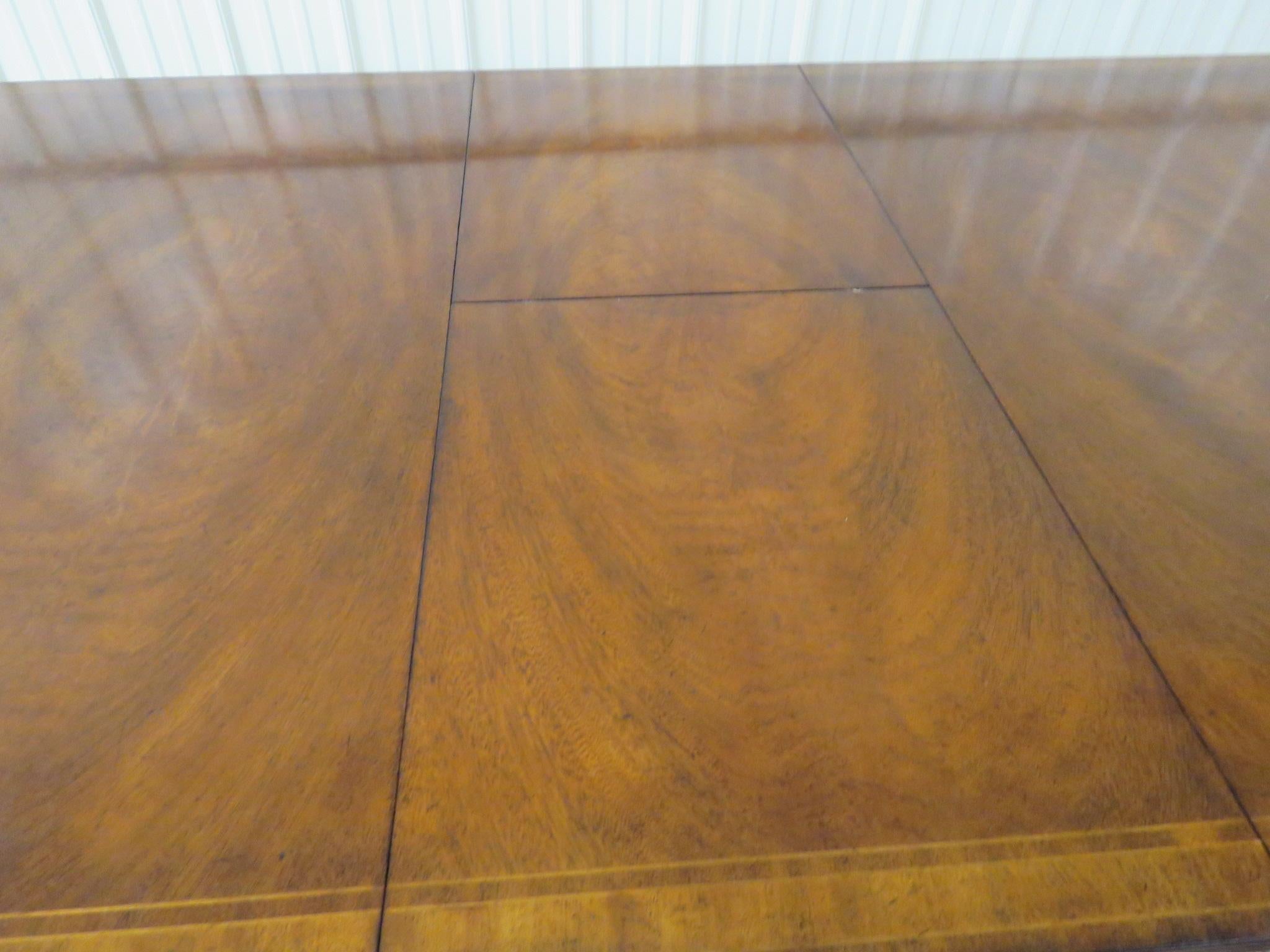 Jonathan Charles Georgian Style Dining Table In Good Condition In Swedesboro, NJ