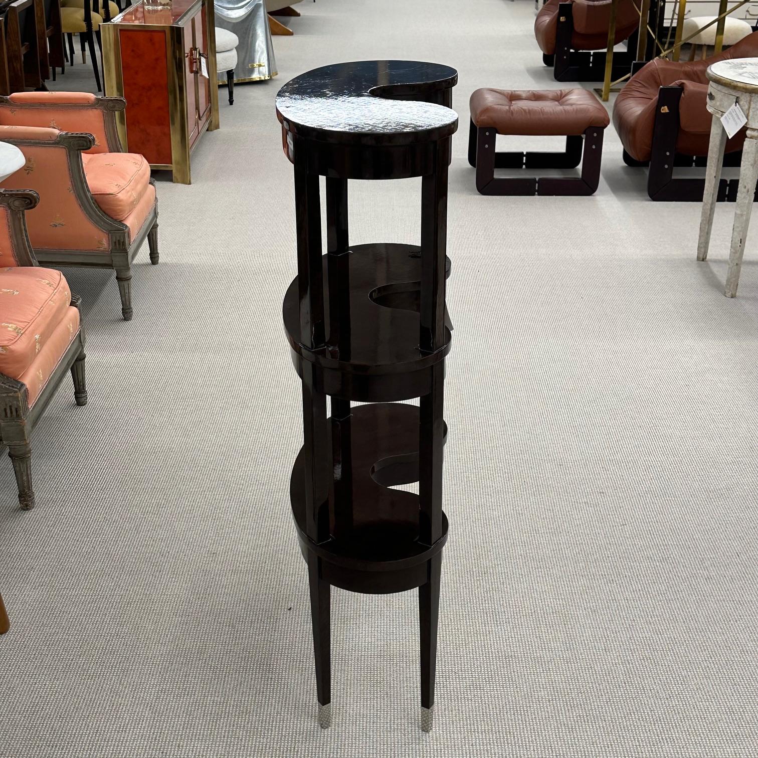 Jonathan Charles, Modern, Kidney Shape Etagere, Brown Polish, Steel, 1990s In Good Condition For Sale In Stamford, CT