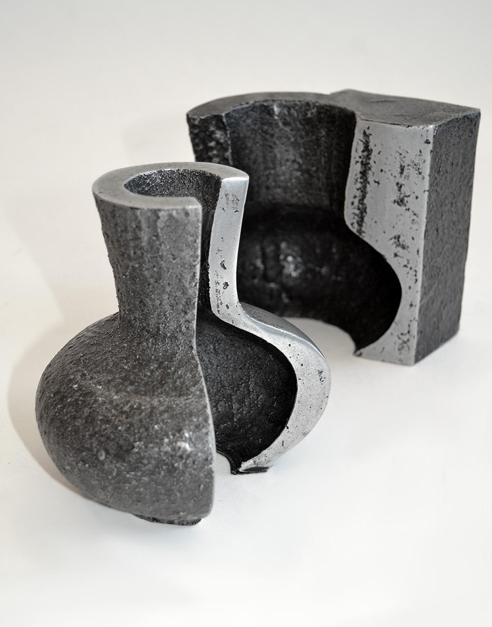 Sculpture en forme d'aiguière en aluminium coulé au sable de Jonathan Clarke avec base ajustée, Royaume-Uni, années 80 en vente 1