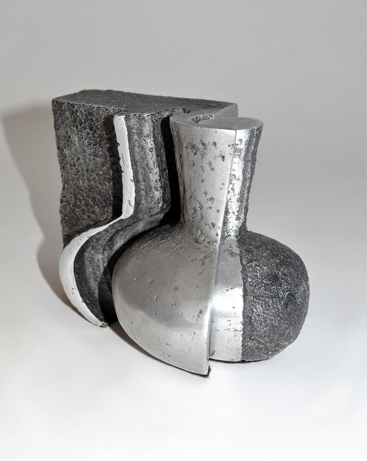 Jonathan Clarke Scultura in alluminio fuso a sabbia in due pezzi con base montata, Regno Unito, anni '80

Scultura unica in due pezzi in alluminio fuso in sabbia dell'acclamato artista britannico Jonathan Clarke (nato nel 1961), figlio del famoso