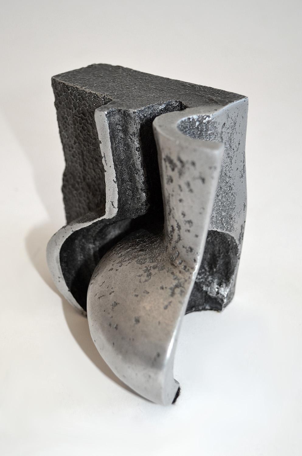 Alluminio Jonathan Clarke Scultura in alluminio fuso a sabbia in due pezzi con base montata, Regno Unito, anni '80 in vendita