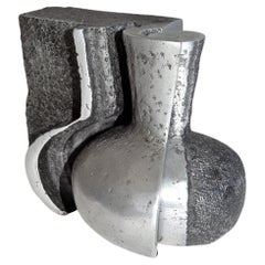 Escultura de dos piezas de aluminio fundido con arena y base encajada, Jonathan Clarke, Reino Unido, años 80