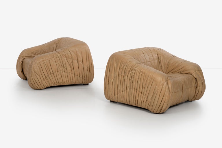 Italian Jonathan de Pas, Donato d'Urbino and Paolo Lomazzi Piumino Pair of Lounge Chairs For Sale
