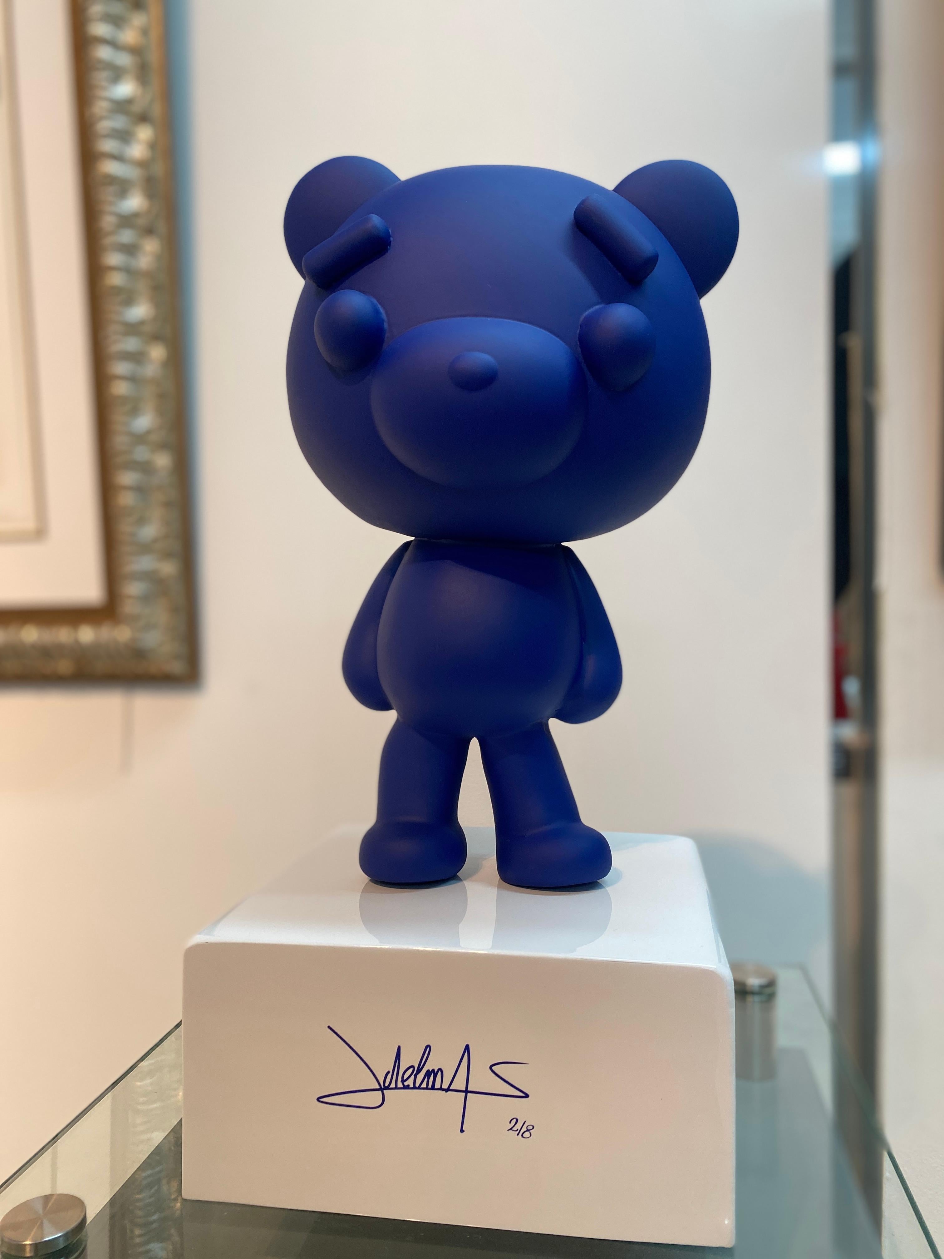 Teddy - Bleu Klein - Sculpture de Jonathan Delmas