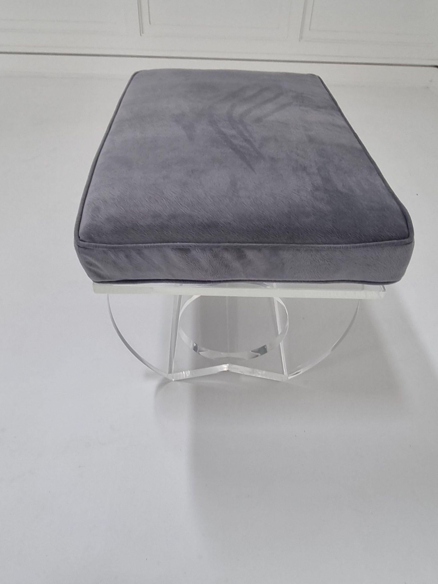 Jonathan Franc Modern Aubury Acrylic Bench In New Condition For Sale In Las Vegas, NV