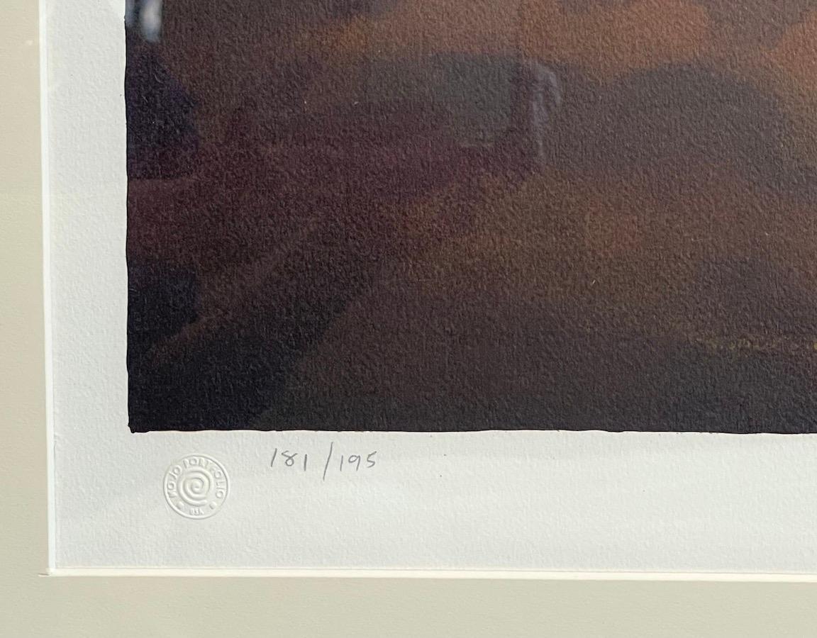 SHARING THE CHORES Signierte Lithographie Schwarze Frauen, Bauernhof Hühner, Gullah Culture (Beige), Landscape Print, von Jonathan Green