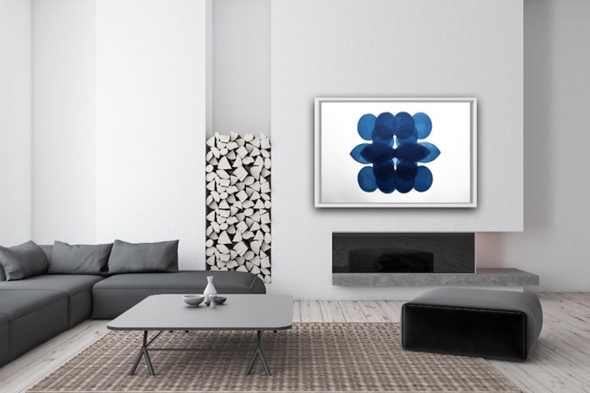 Jonathan Moss, NV6, Zeitgenössischer minimalistischer Druck, Blaue Kunst, Weiße Kunst im Angebot 1