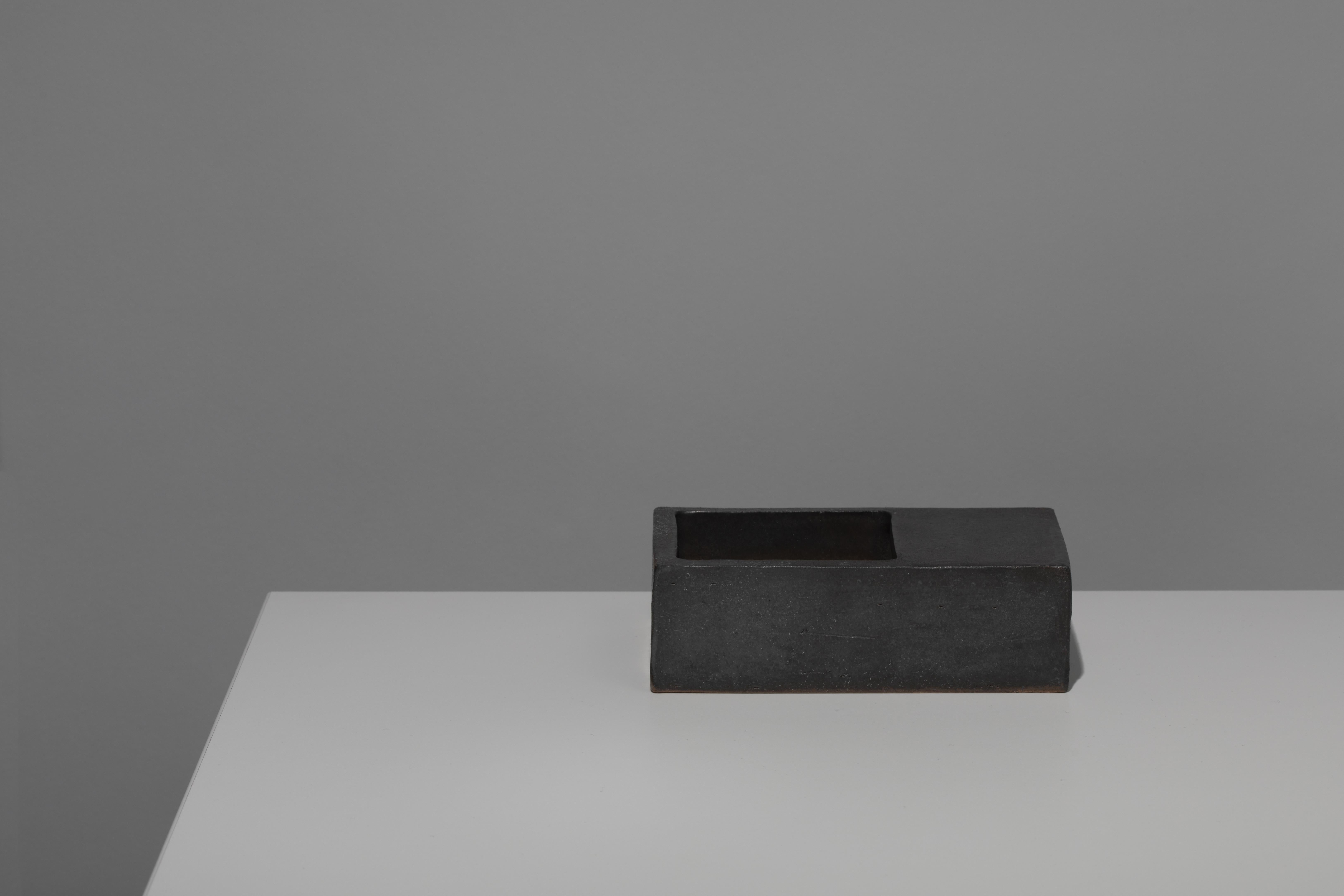 American Jonathan Nesci w/ Robert Pulley Ceramic Vessel with Black Coppered Glaze 18/02