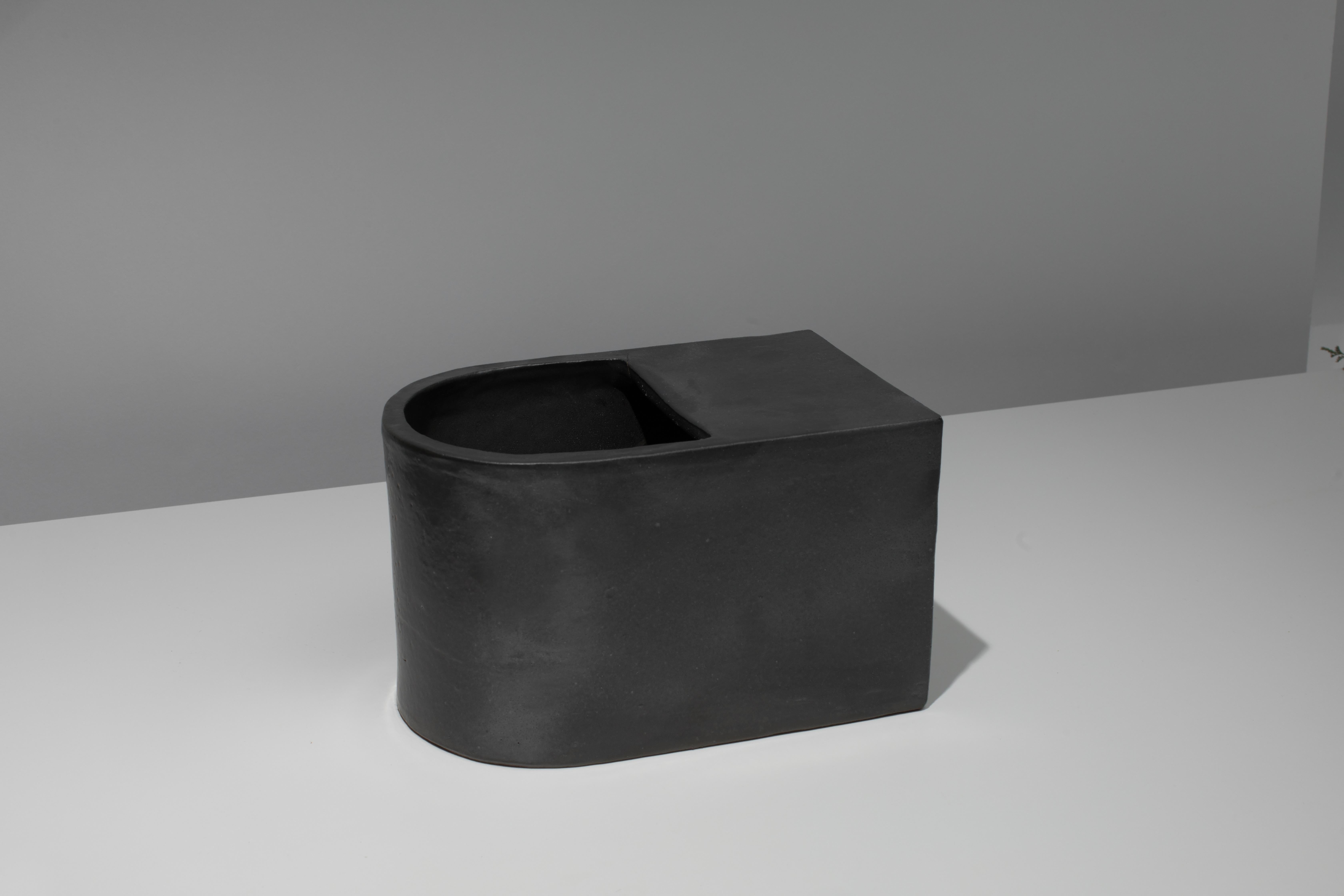 American Jonathan Nesci w/ Robert Pulley Ceramic Vessel with Black Coppered Glaze 18/08