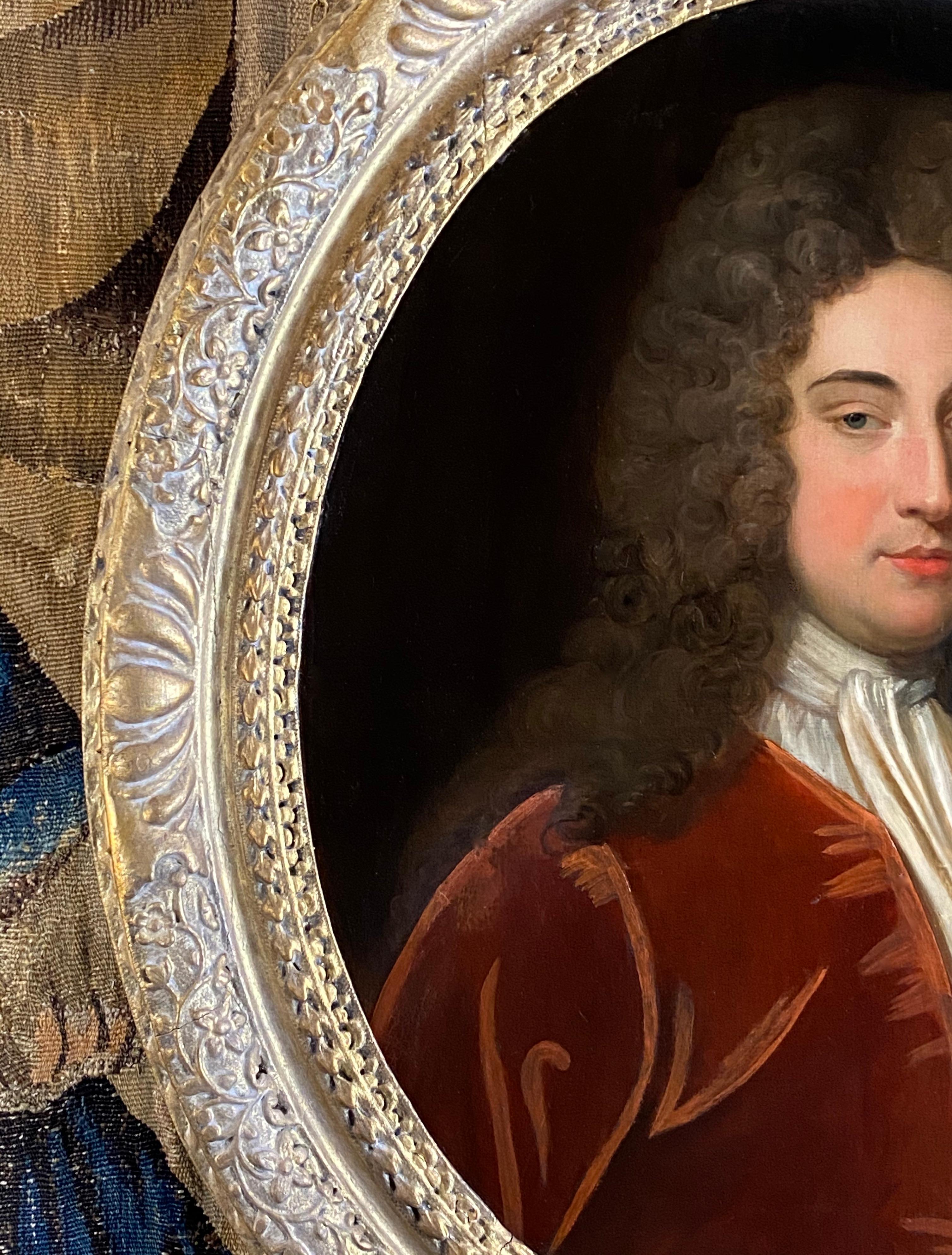 EARLY 18TH CENTURY OVAL PORTRAIT OF A GENTLEMAN - CIRCLE OF JONATHAN RICHARDSON (1667-1745)
                                                                                                           
A highly decorative and richly coloured early