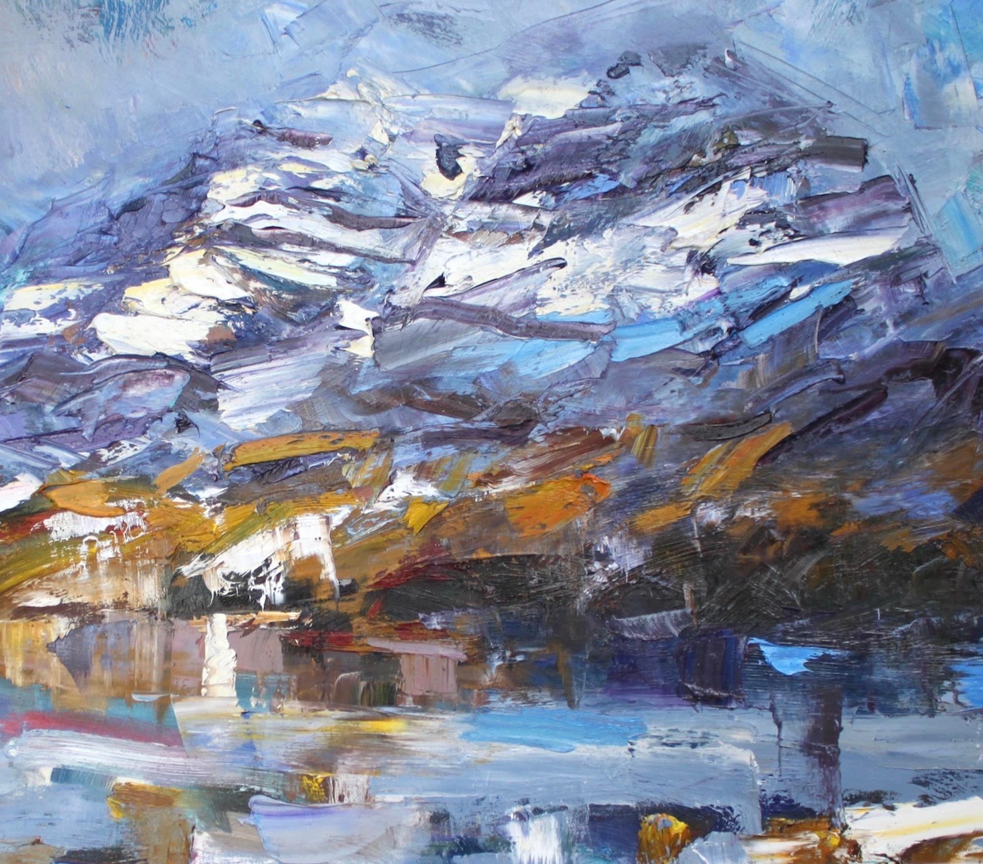 Winterreflexion, Loch Clair von Jonathan Shearer – Landschaftsgemälde in Öl, blau im Angebot 2