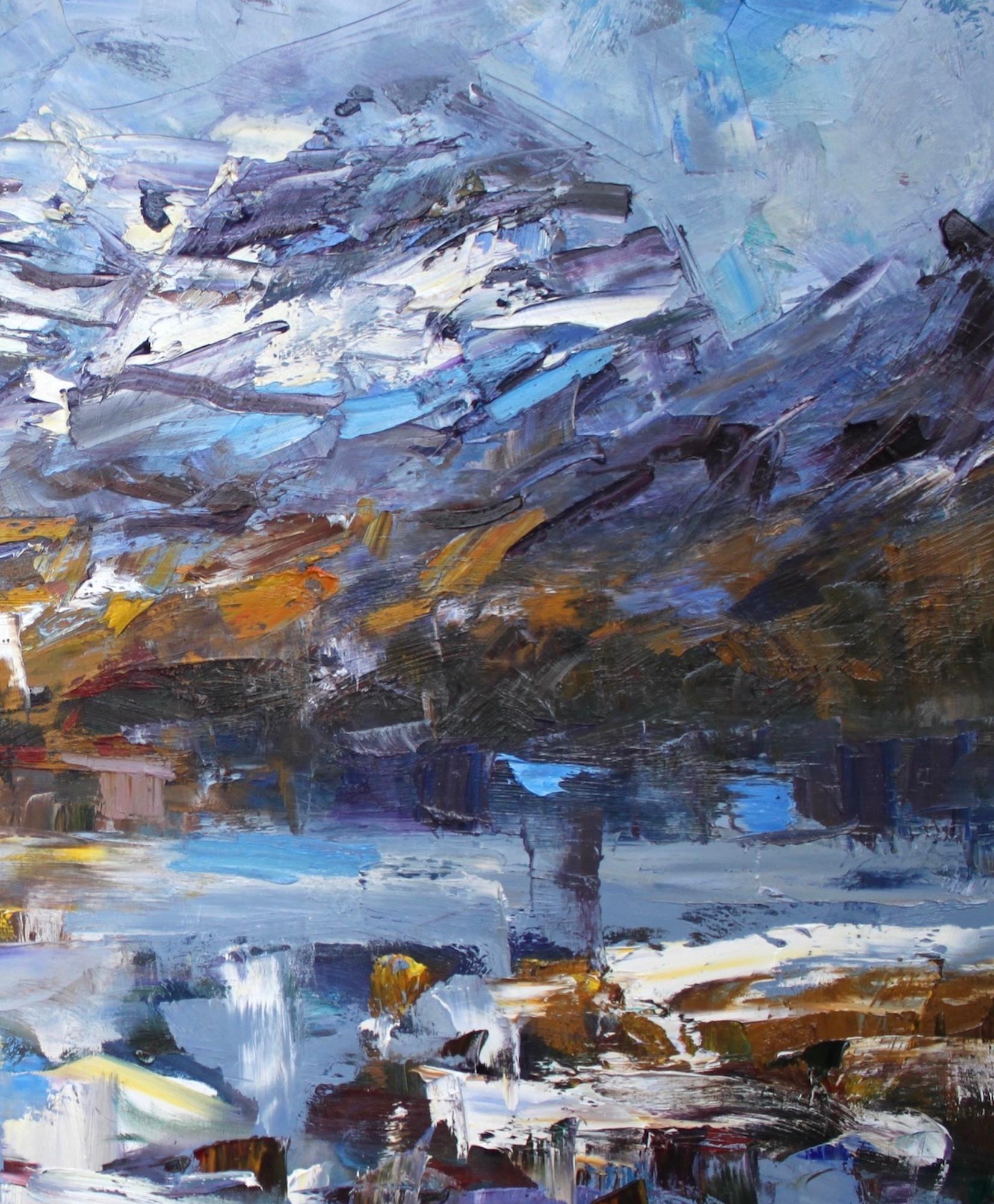 Winterreflexion, Loch Clair von Jonathan Shearer – Landschaftsgemälde in Öl, blau im Angebot 4