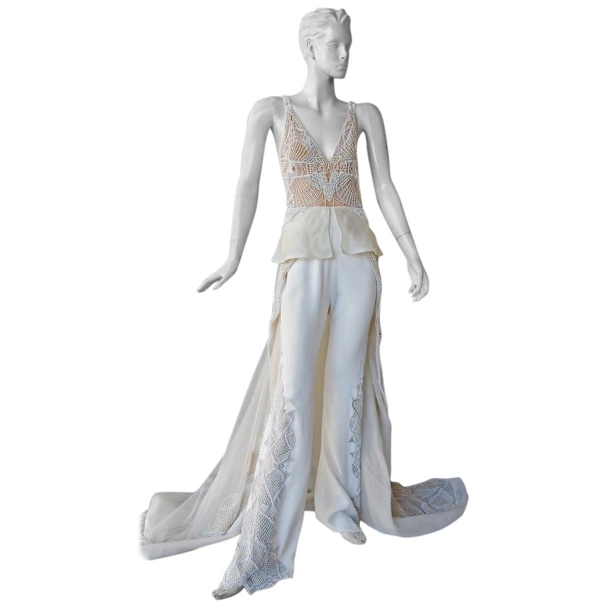  Angeboten neu mit Tags Jonathan Simkhai Jumpsuit mit abnehmbarer Schleppe.  Wie auf dem Laufsteg der Resort Collection'S 2017 zu sehen.  Eine etwas andere und besondere Kreation für besondere Anlässe.  Und für modebewusste Bräute - zukünftige