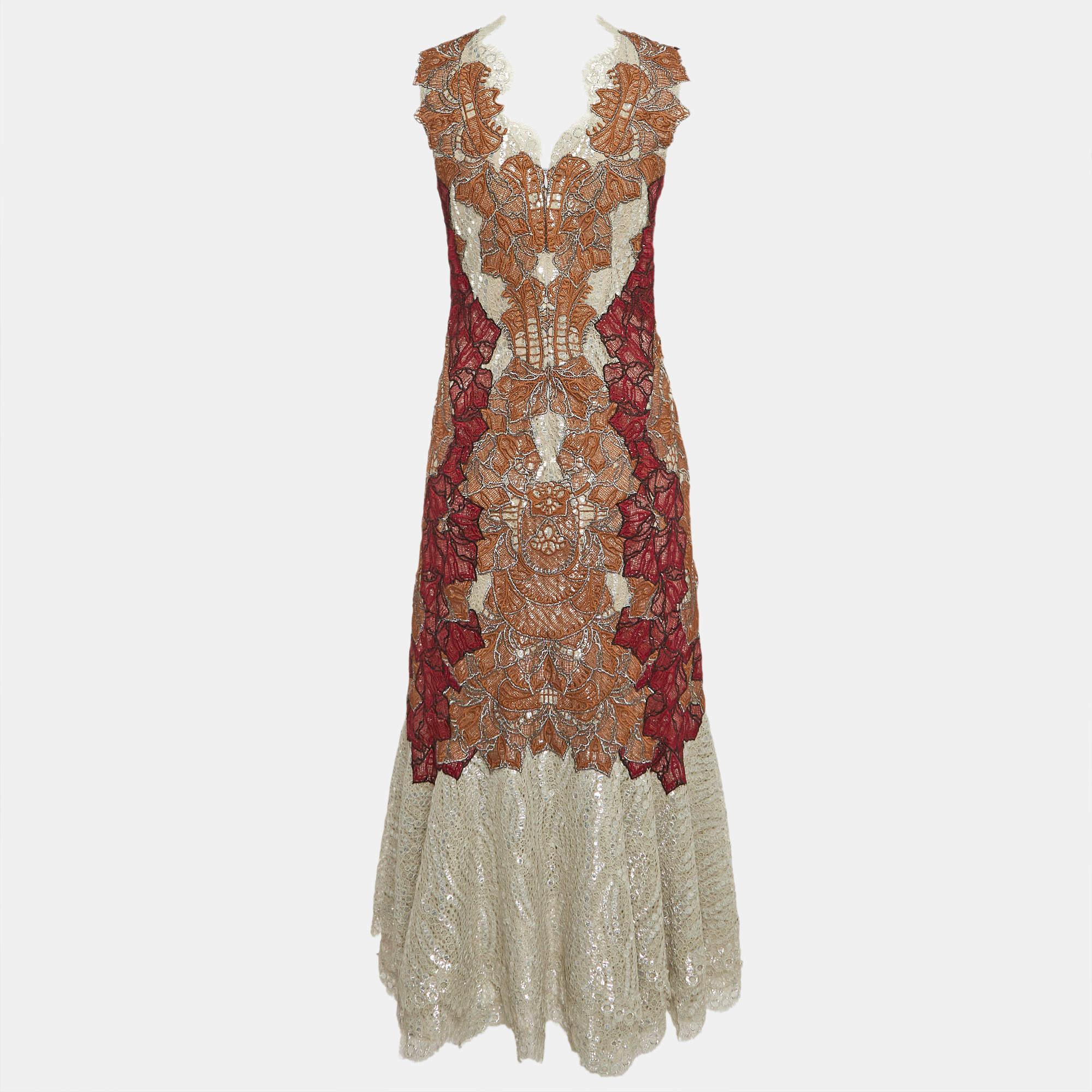 The fine artistry and the feminine silhouette of this designer dress exhibit the labels impeccable craftsmanship in tailoring. It is stitched using quality materials has a good fit and can be easily styled with chic accessories open toe sandals and