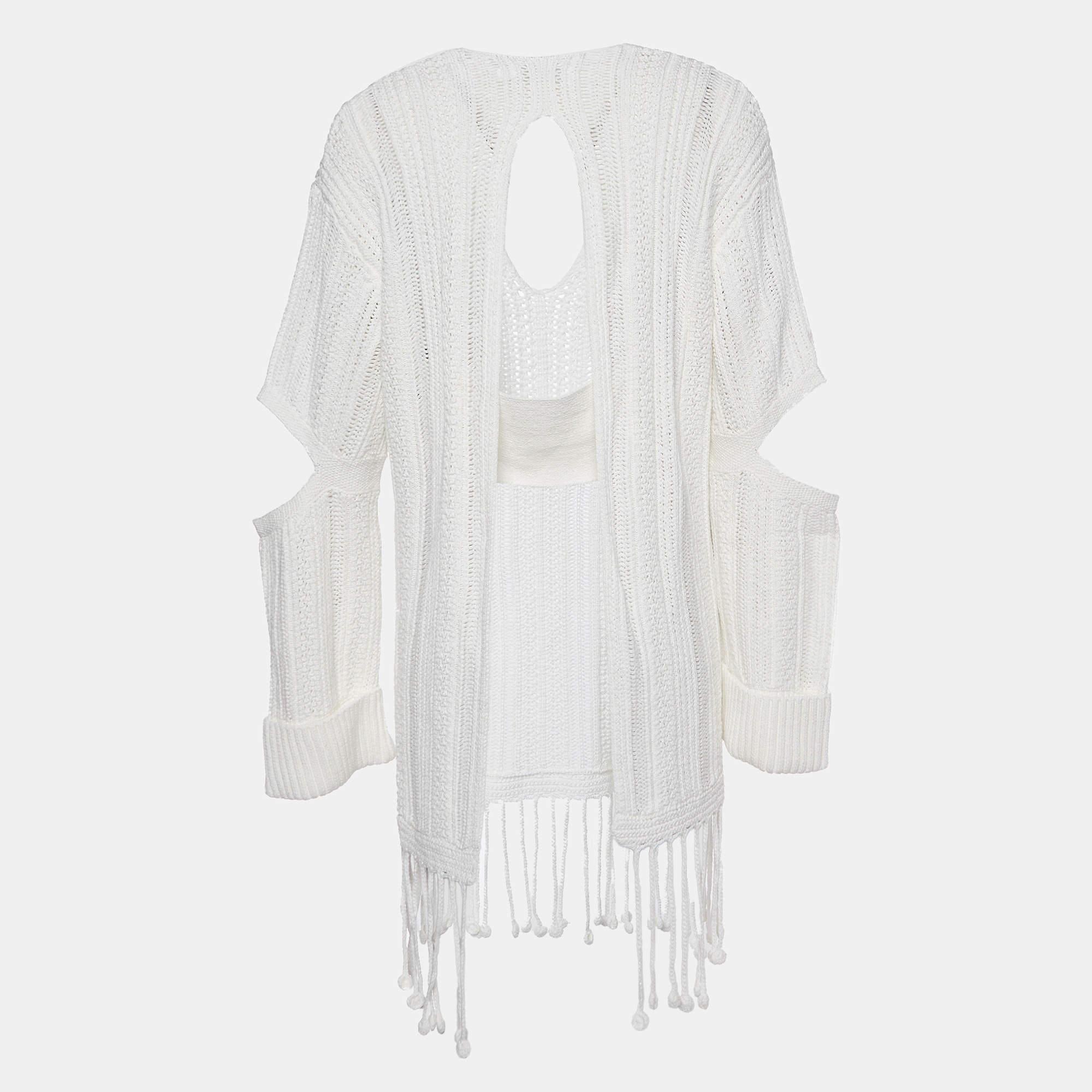 Tanto si quieres salir en salidas informales con amigos como si simplemente quieres holgazanear, este poncho es una pieza versátil y se puede peinar de muchas maneras. Se ha confeccionado con un tejido fino.