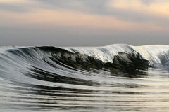 La vague mercurée, photographie d'art de paysage océanique, encadrée en plexiglas, signée 