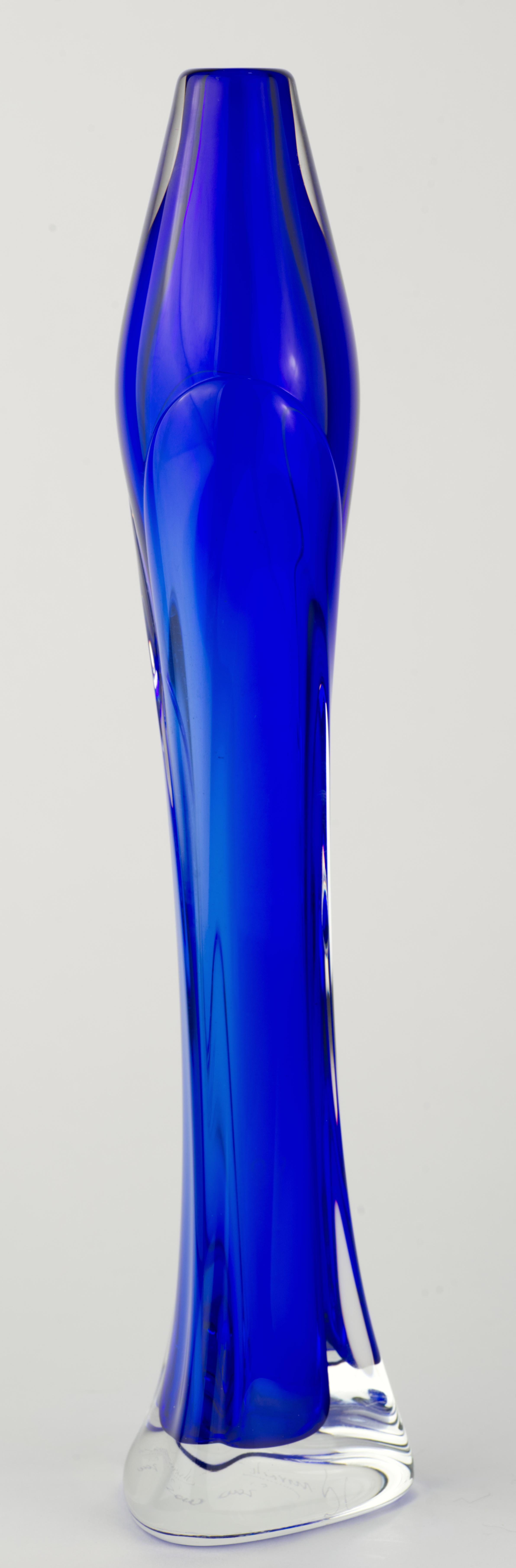 Organique Vase Sommerso bleu cobalt, verre d'art américain de Jonathan Winfisky en vente