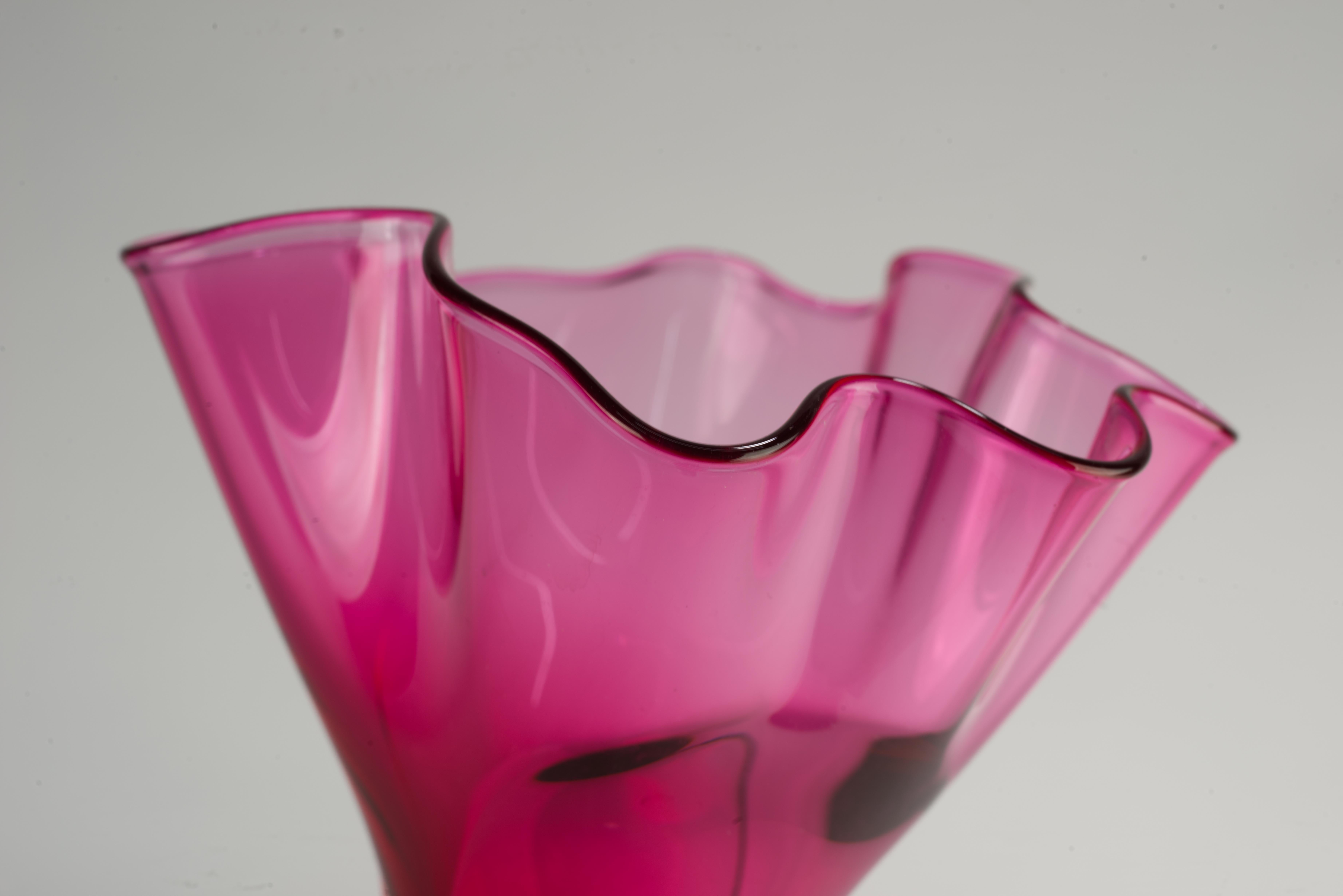 Post-Modern Jonathan Winfisky Sommerso Flower Top Bud Vase Pink Signed