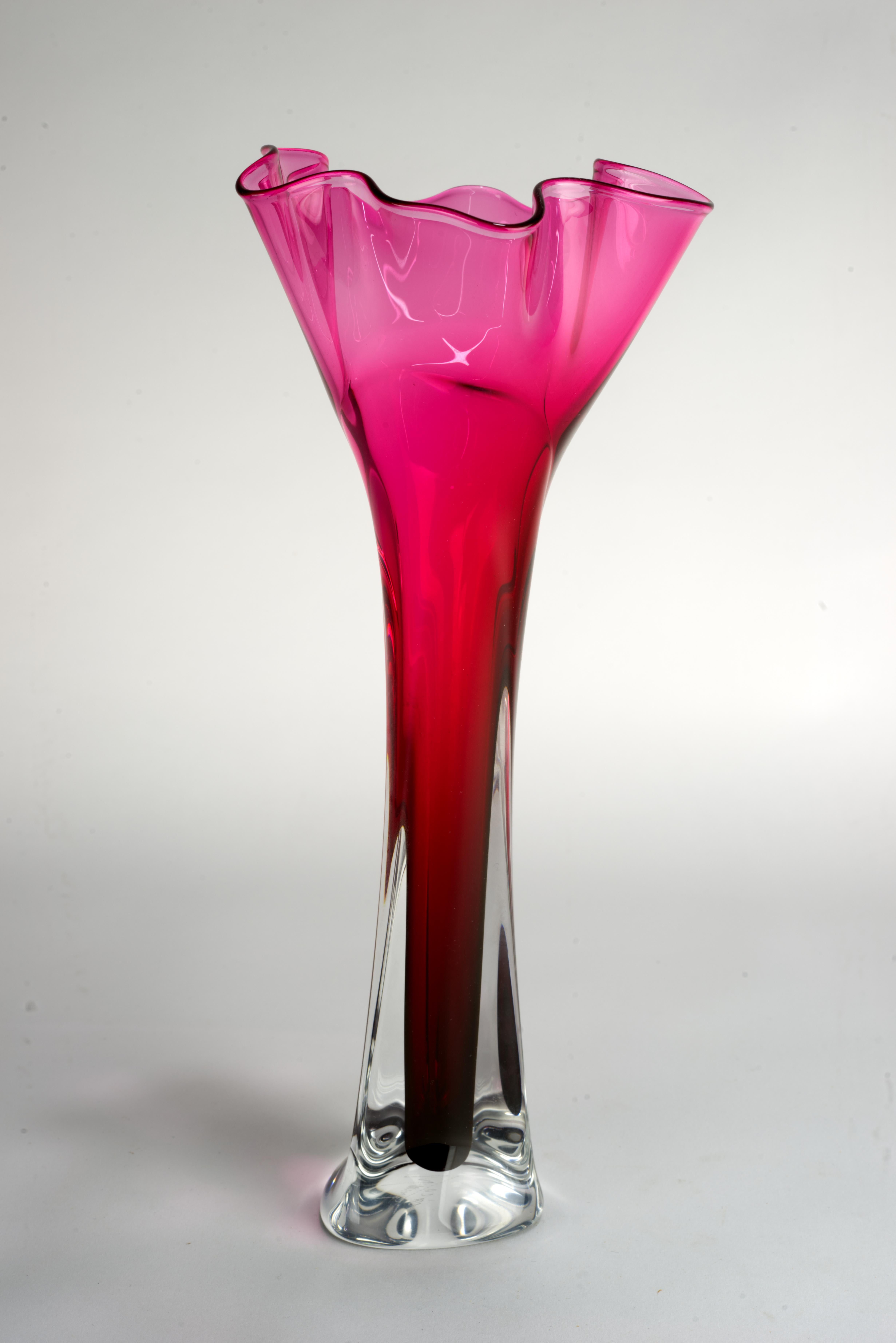 Jonathan Winfisky Sommerso, Knospenvase mit Blumentop, rosa, signiert (Glaskunst) im Angebot