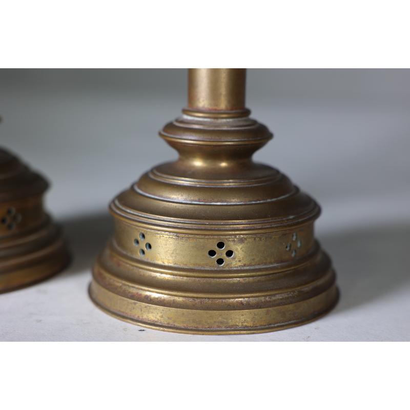 Jones and Willis. A pair of Gothic Revival heavy brass castellated candlesticks  For Sale 7