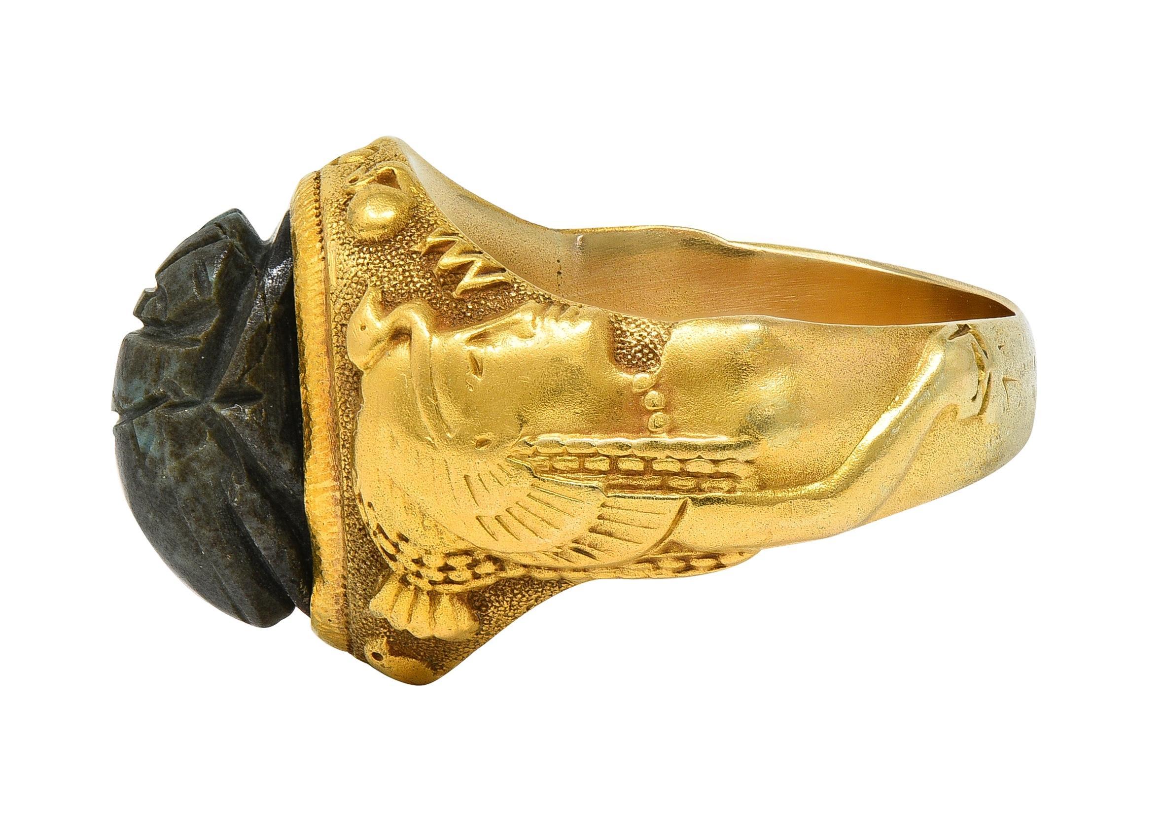 Jones Woodland, bague scarabée ancienne Art déco néo-égyptien en pierre dure 14 carats en vente 1