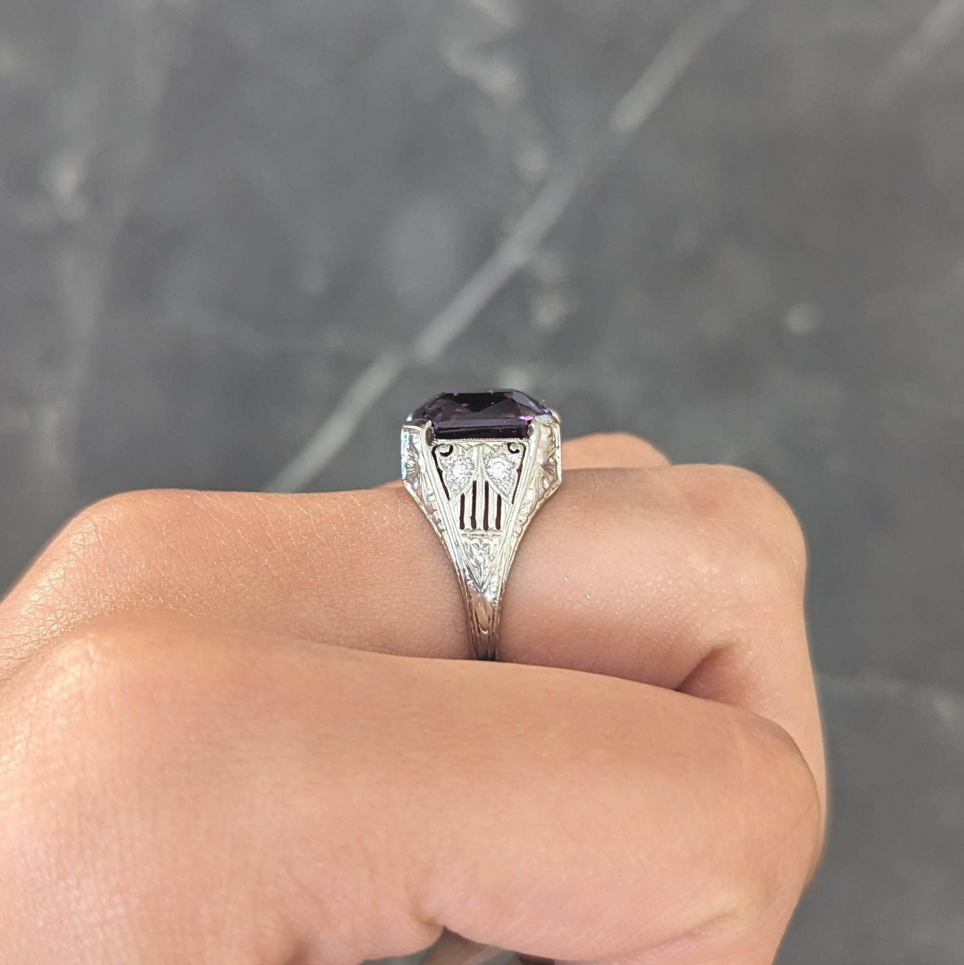 Jones & Woodland CO. Antiker Art Deco Amethyst 18 Karat Weißgold Antiker Blattwerk-Ring 8