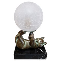 Lampe de table Jongleur avec un chat et une boule de verre par Janle et Max Le Verrier