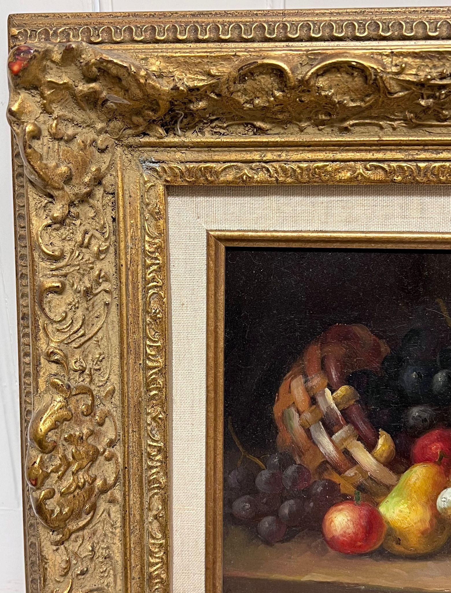 Fino bodegón clásico al óleo Fruta ornamentada en elaborado marco dorado en venta 3