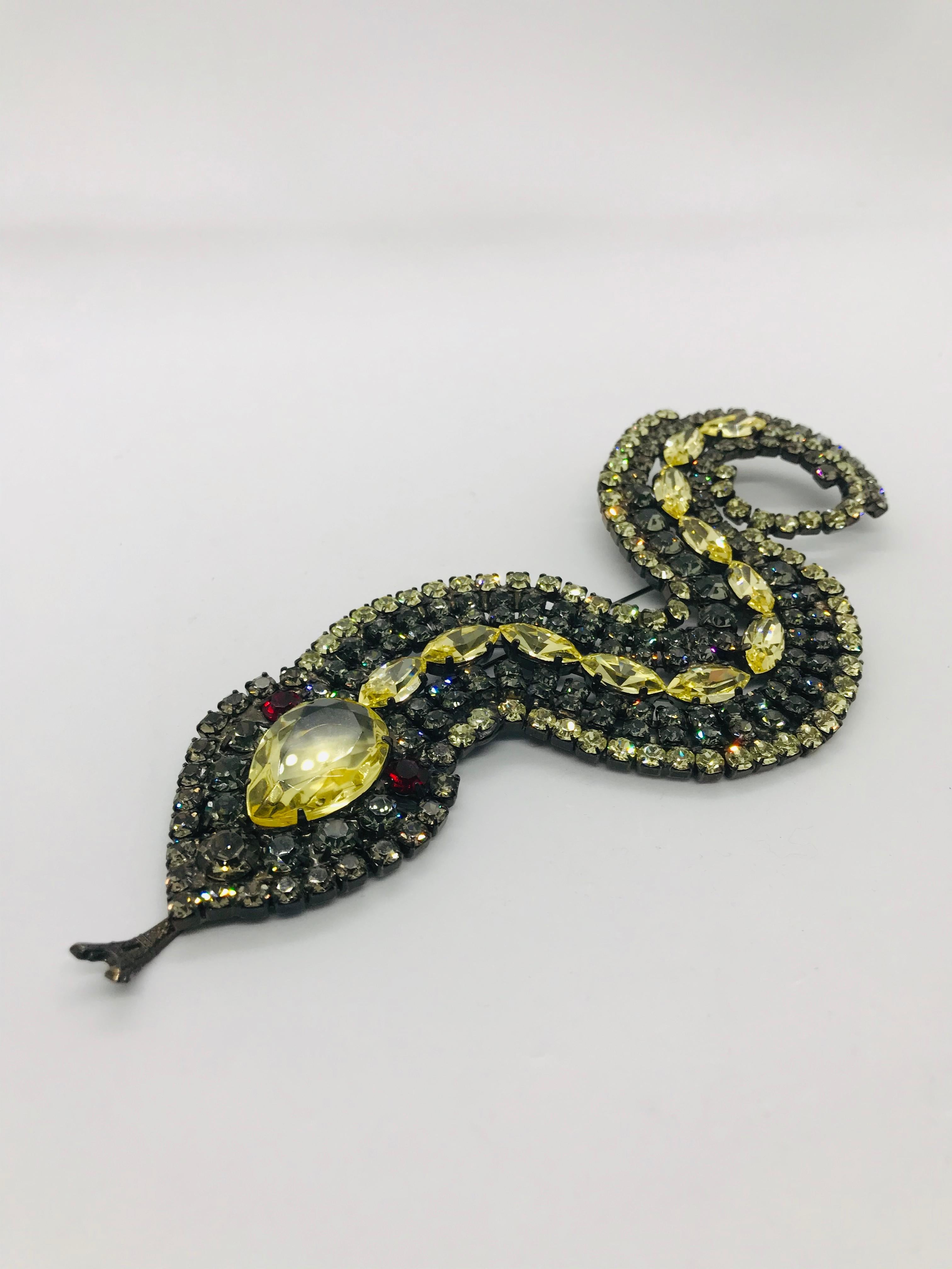 Pear Cut Jonquil Czech and Black Diamond Austrian Crystal Snake Brooch For Sale
