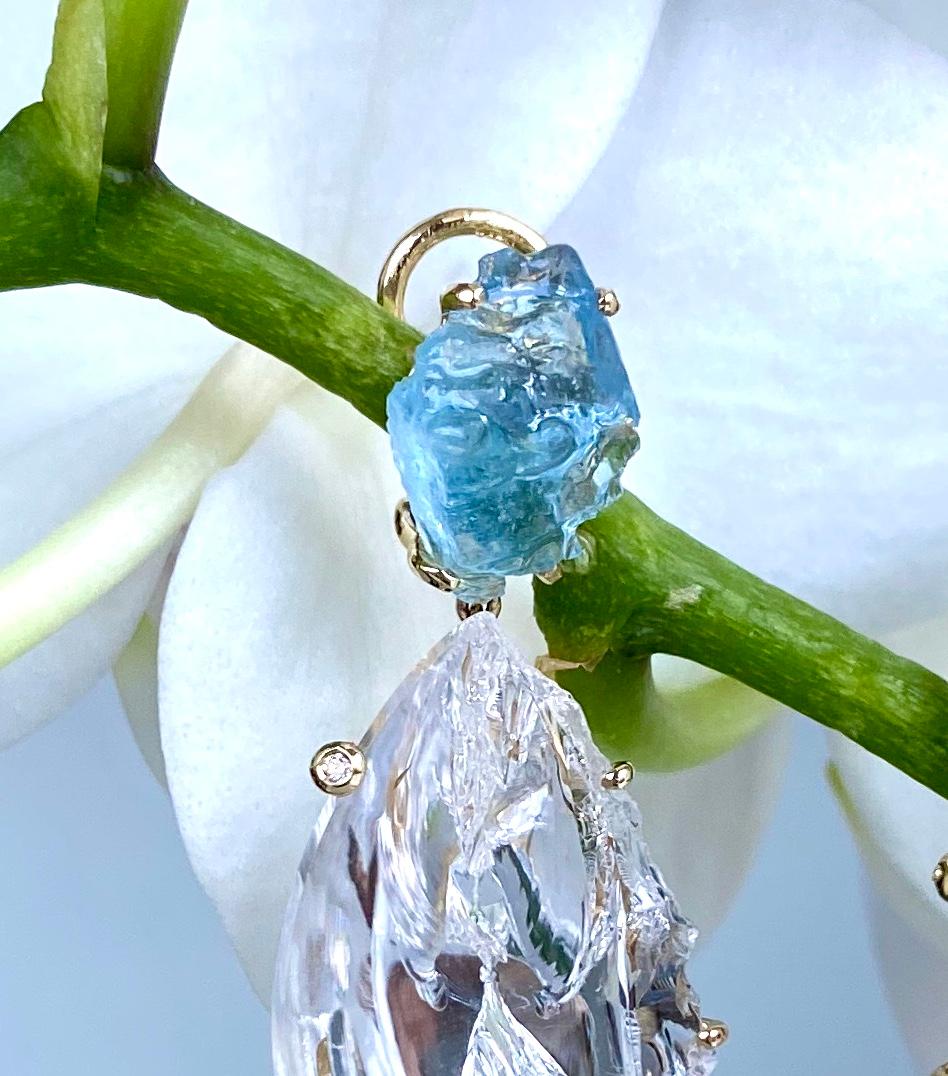 18 Karat Yellow Gold Aquamarine Carved White Quartz Diamond Dangle Earrings In New Condition For Sale In New York, NY