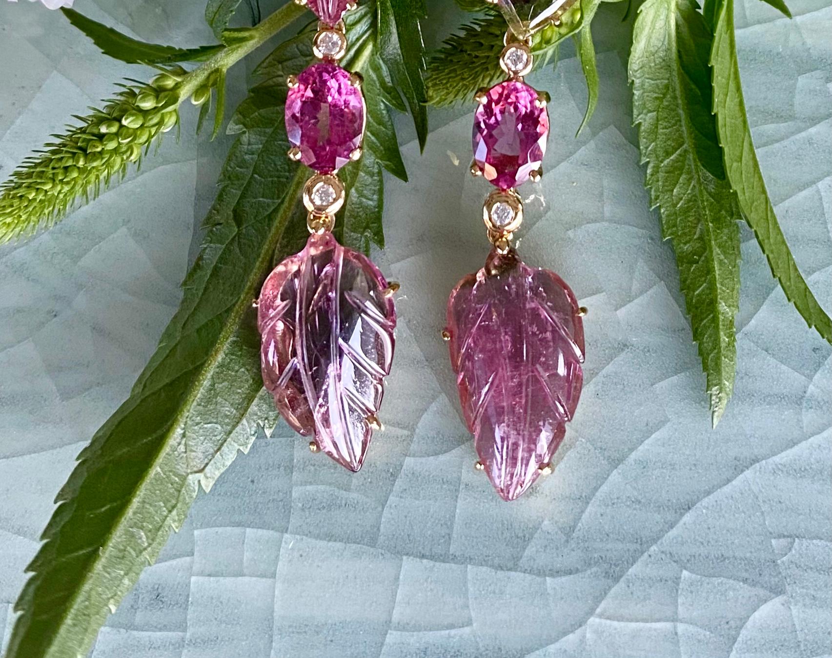 18 Karat Yellow Gold Carved Bicolor Pink Tourmaline Diamond Drop Dangle Earrings In New Condition For Sale In New York, NY
