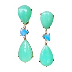 Pendants d'oreilles en or jaune 18 carats avec chrysoprase, opale de roche et diamants