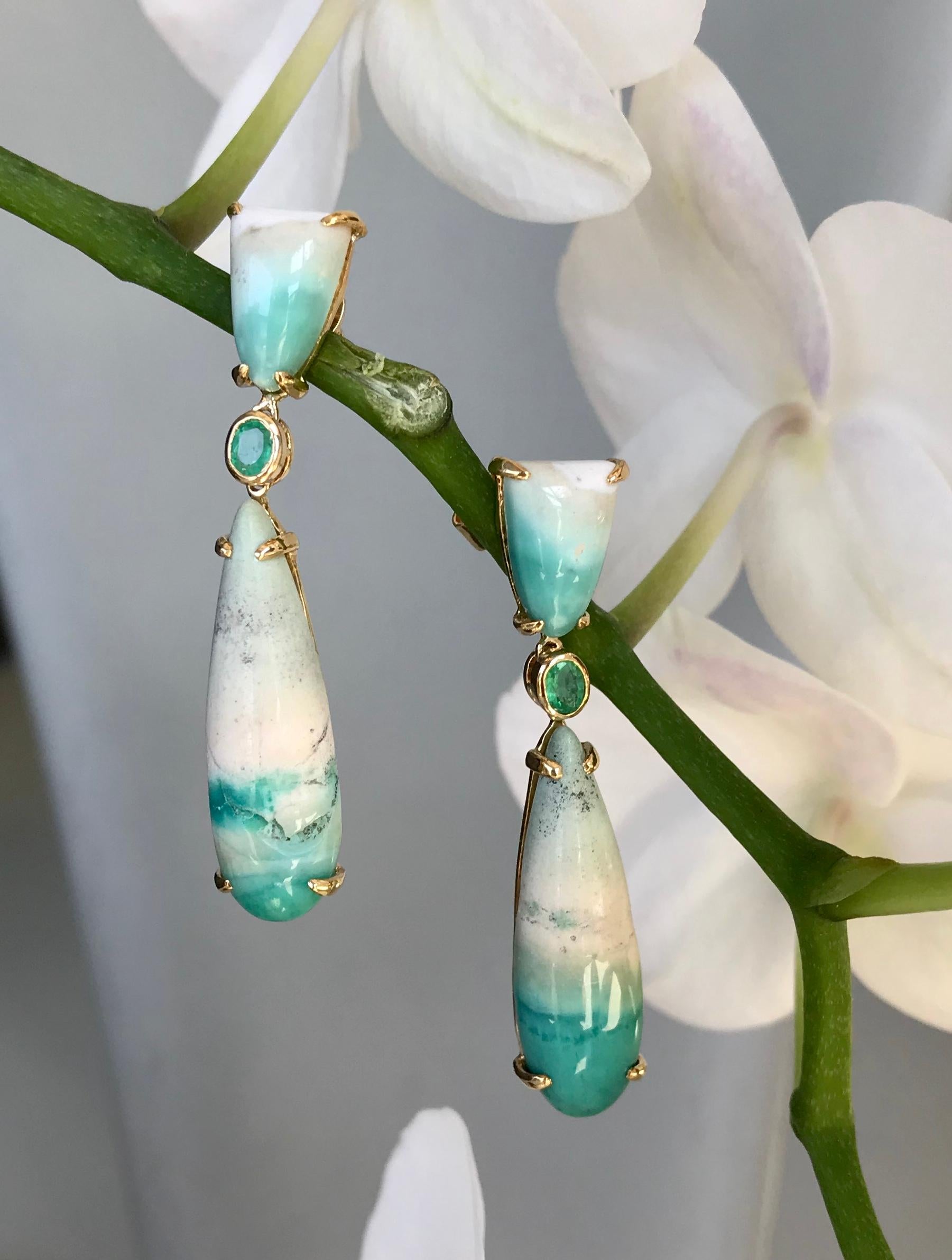 Emerald Opalized Petrified Wood 18 Karat Gold Drop Dangle Earrings In New Condition For Sale In New York, NY