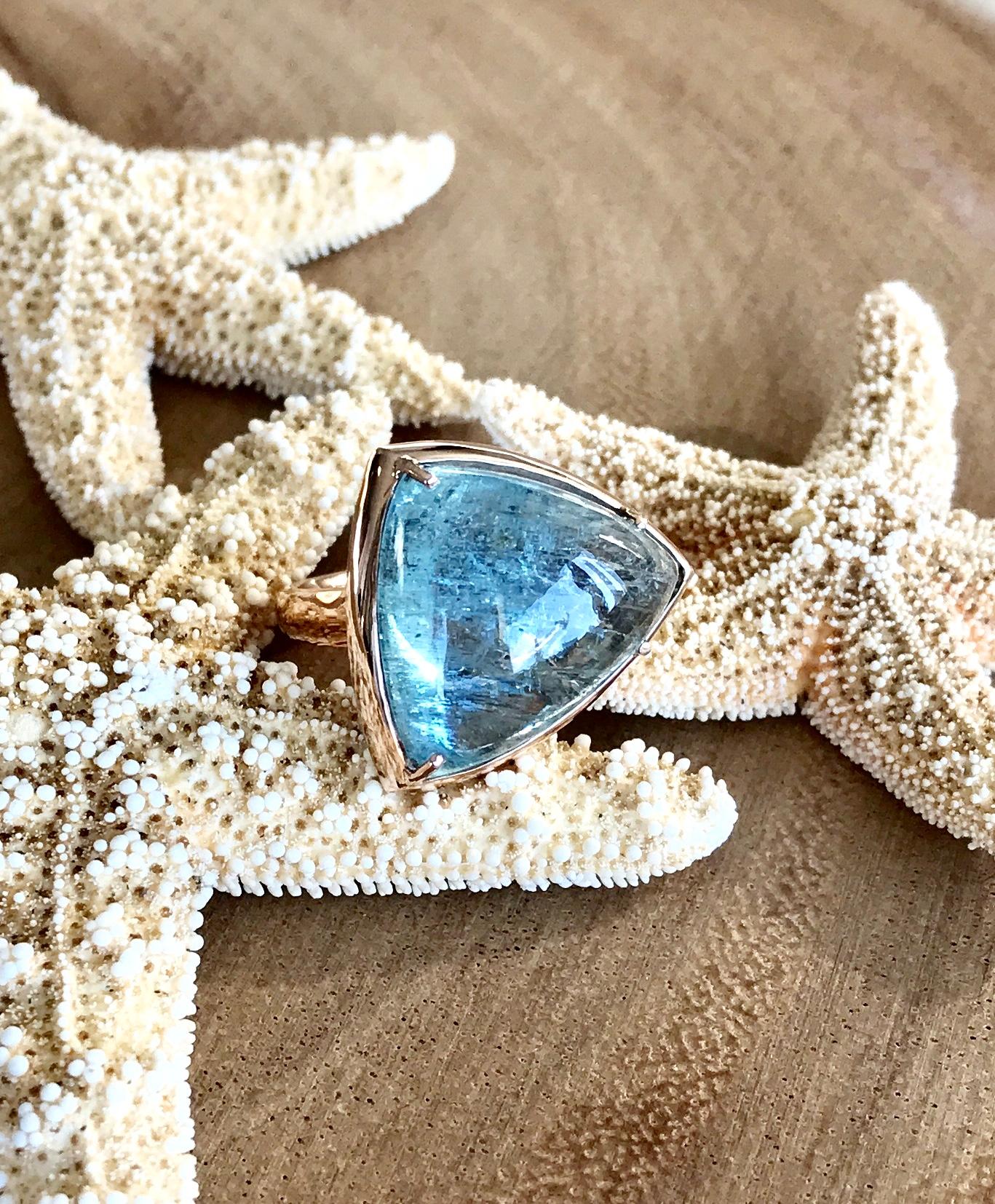 18 Karat Rose Gold Fancy Shaped Cabochon Aquamarine Cocktail Ring For Sale 1