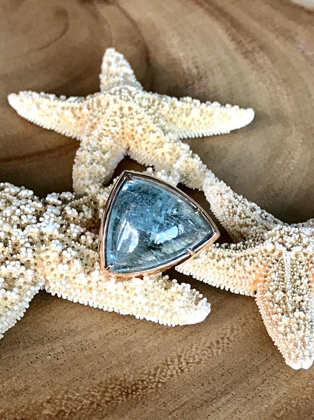 18 Karat Rose Gold Fancy Shaped Cabochon Aquamarine Cocktail Ring In New Condition For Sale In New York, NY