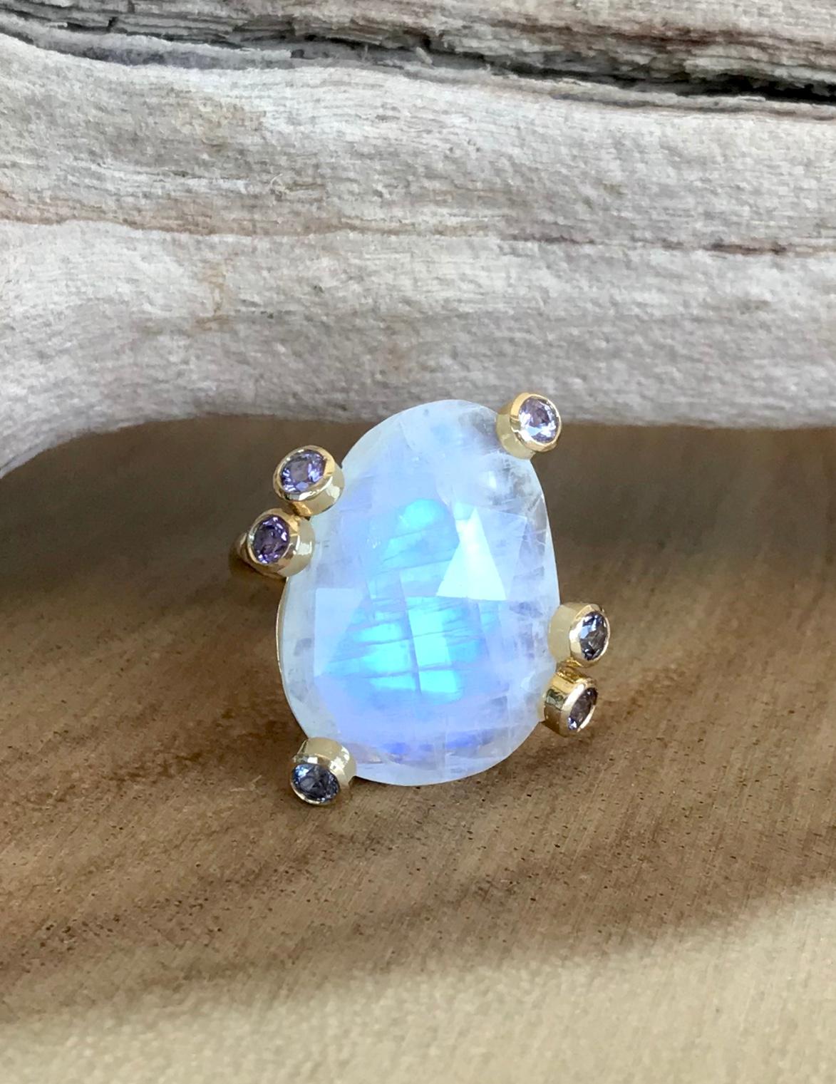 18 Karat Yellow Gold Fancy Rainbow Moonstone Spinel Solitaire Cocktail Ring In New Condition In New York, NY