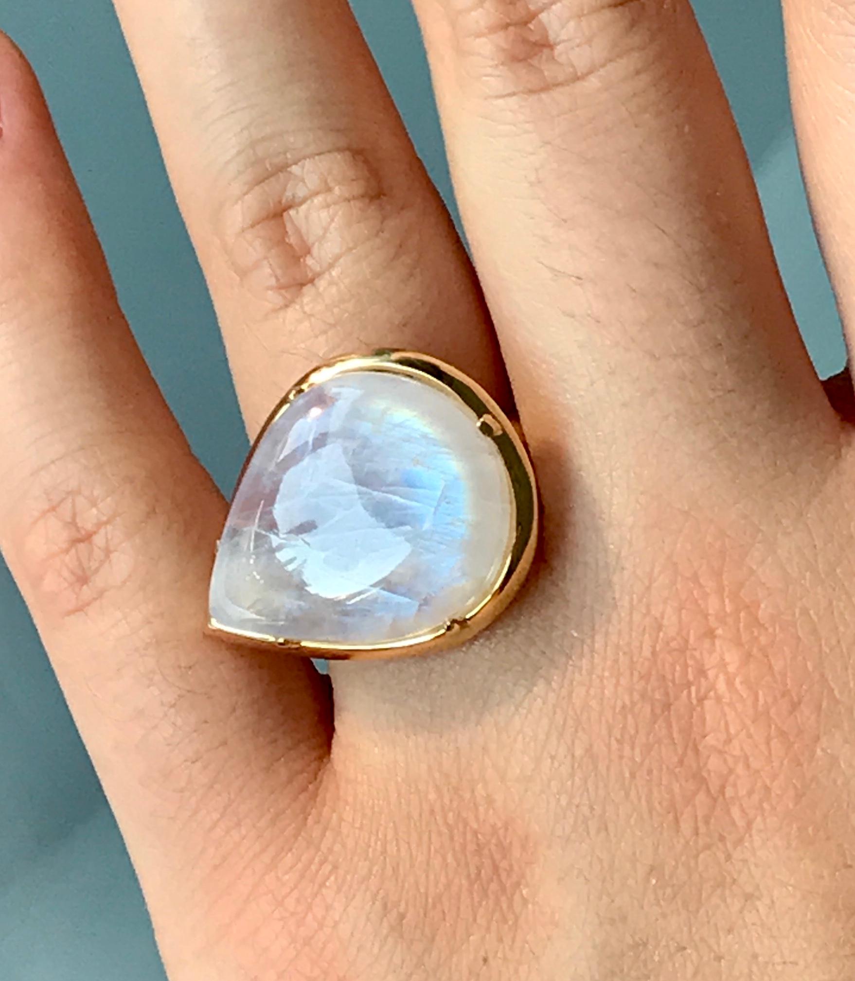 Joon Han Rainbow Moonstone Fancy Cabochon Pear Shape 18K Gold Cocktail Ring For Sale 1