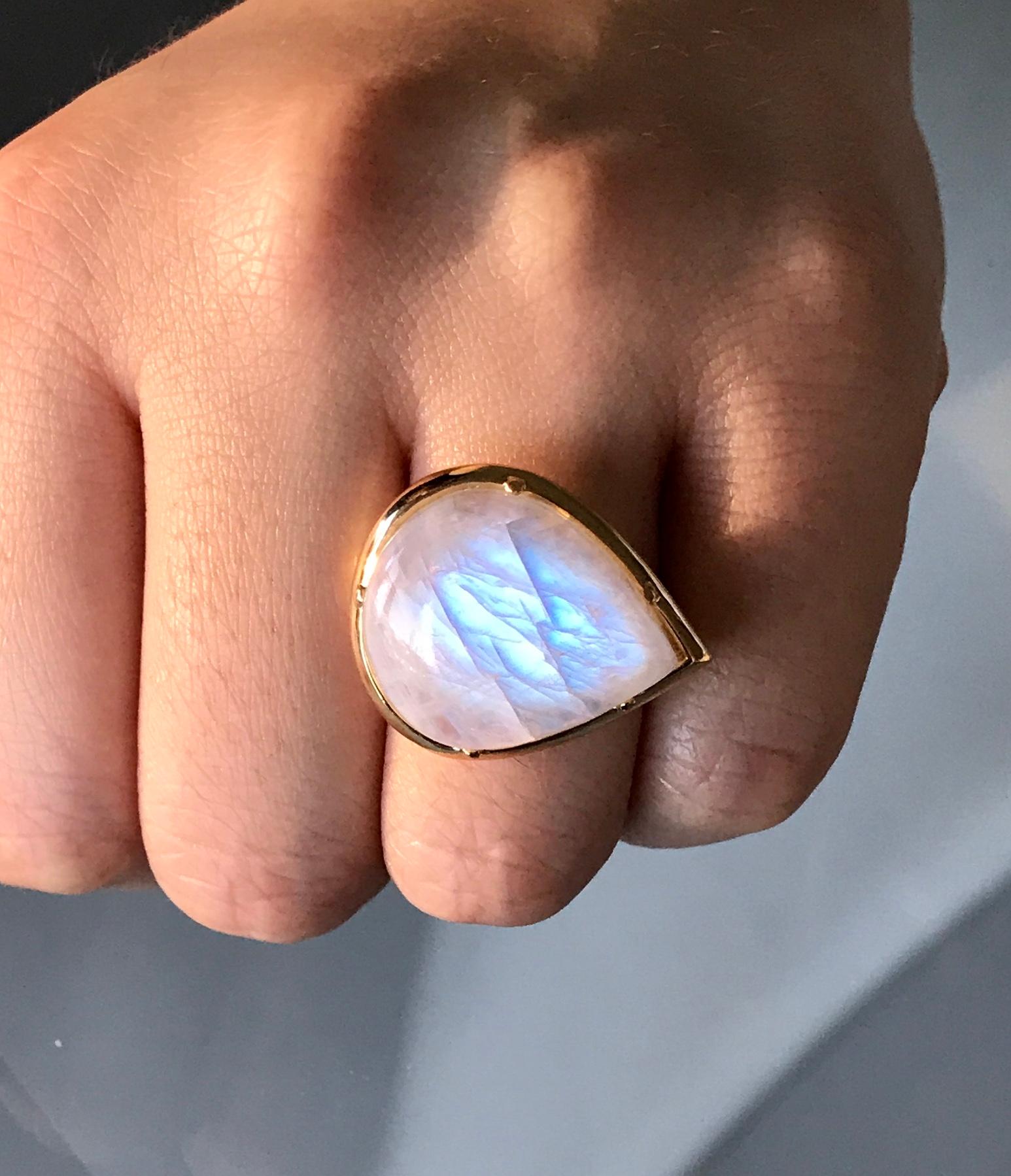 Joon Han Rainbow Moonstone Fancy Cabochon Pear Shape 18K Gold Cocktail Ring For Sale 2