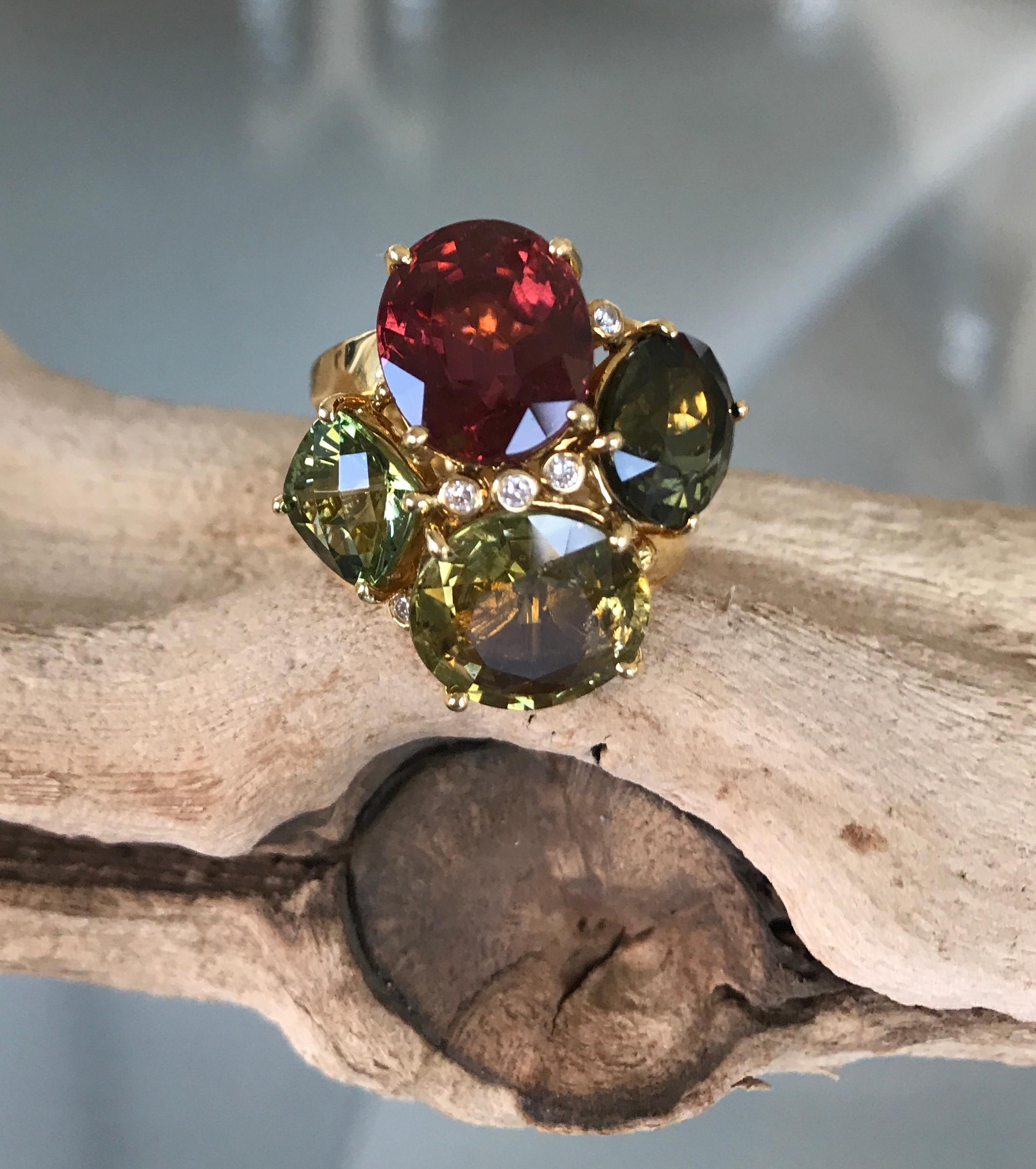 18 Karat Gelbgold Rubellit Multi Turmalin Diamant Cluster Cocktail-Ring im Zustand „Neu“ im Angebot in New York, NY