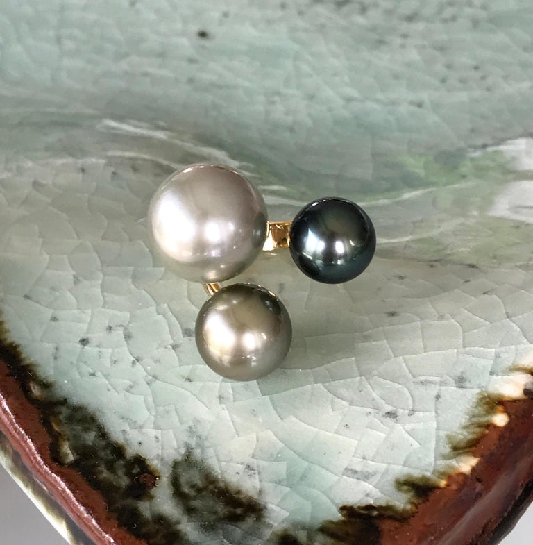 One-of-a-kind South Sea Tahitian cluster pearl ring with three different sizes (15, 12, 11 mm) of pearls in gorgeous hues of grey and rare fancy greens, handcrafted in 18 karat yellow gold. US size 6.5.

This amazing cocktail ring looks like the
