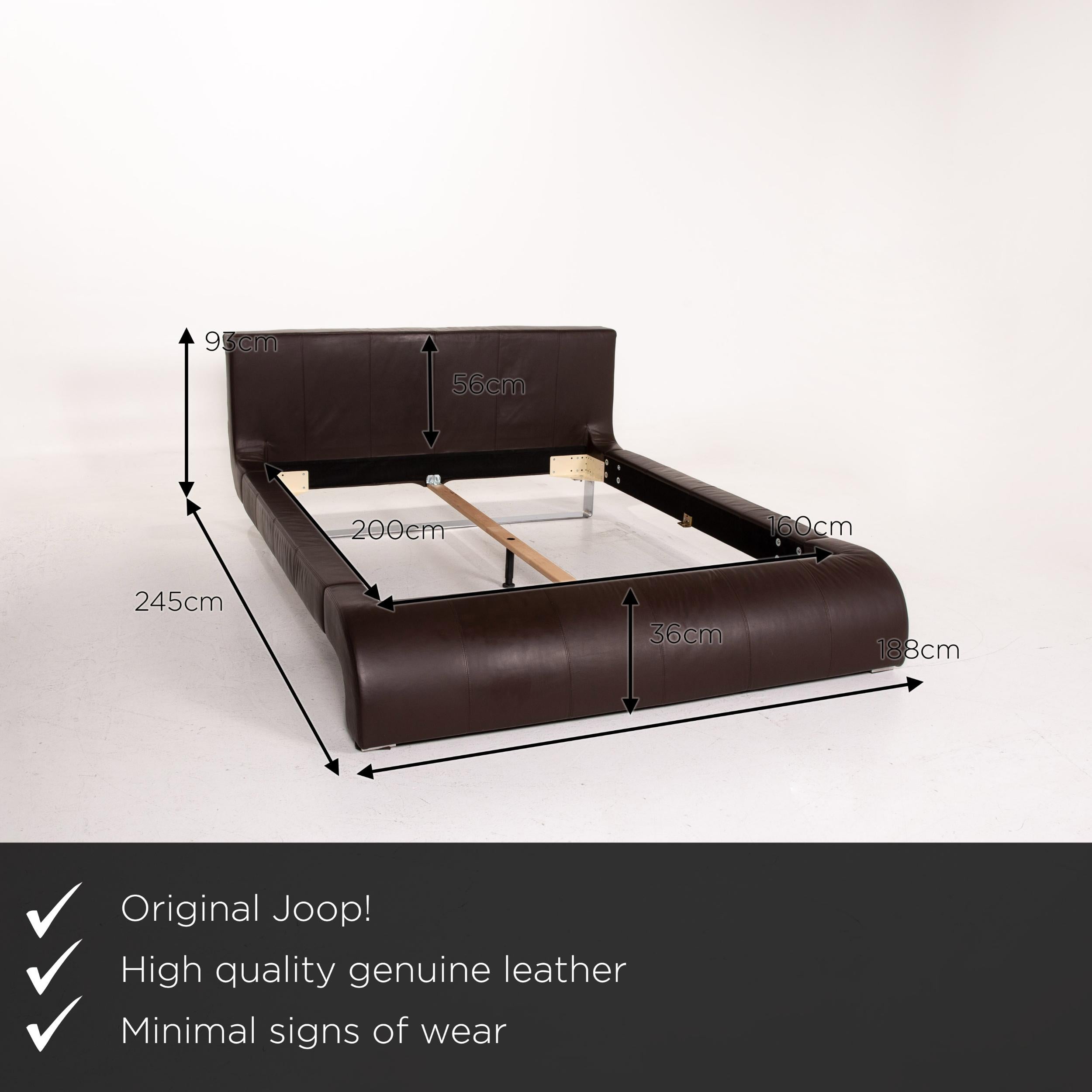 We present to you a Joop! Swing leather double bed brown 160 x 200cm dark brown bed.

 
Product measurements in centimeters:
 

 
Depth 245
Width 188
Height 93
Seat height 36
Seat depth 200
Seat width 160
Back height 56.
  